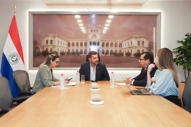 En una reunión con el presidente en ejercicio Pedro Alliana, se anunció el Decreto 3.899