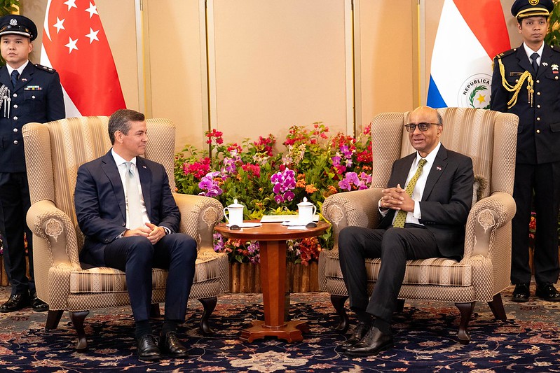 El presidente Santiago Peña, mantuvo un encuentro con su homólogo, el presidente Tharman Shanmugaratnam.