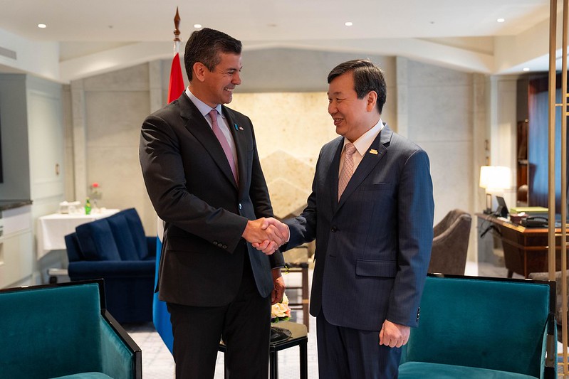 El presidente Santiago Peña tuvo una reunión con el representante de la Oficina de Representación Económica y Cultural de Taipei (TECO) en Japón