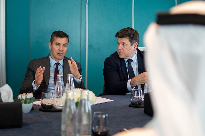 El presidente Santiago Peña conversó con el Ministro de Estado Adjunto de Emiratos Árabes Unidos, Abdulla Nasser Lootah
