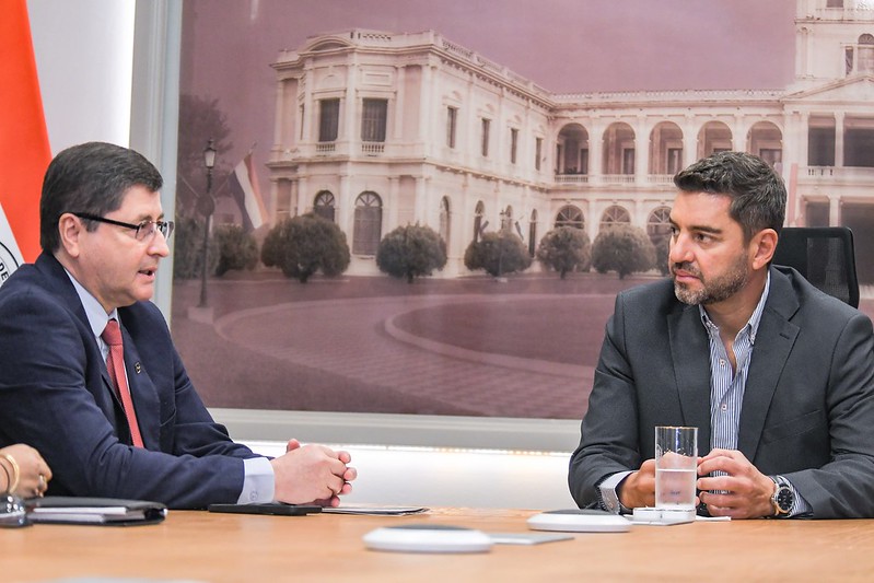 Reunión del presidente en Ejercicio, Pedro Alliana y el presidente del BNF, Manuel Ochipintti