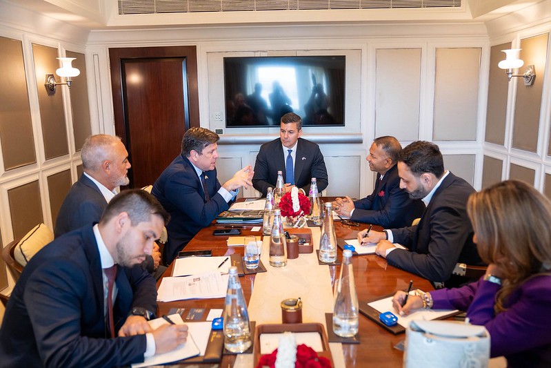 El presidente Santiago Peña se reunió con directivos del conglomerado industrial Trident