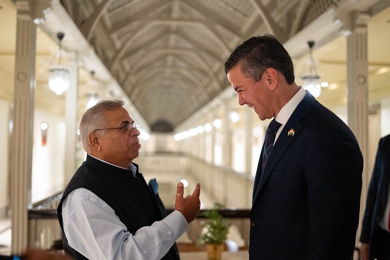 Reunión del presidente Santiago Peña con Ashok Hinduja, presidente del Grupo Hinduja