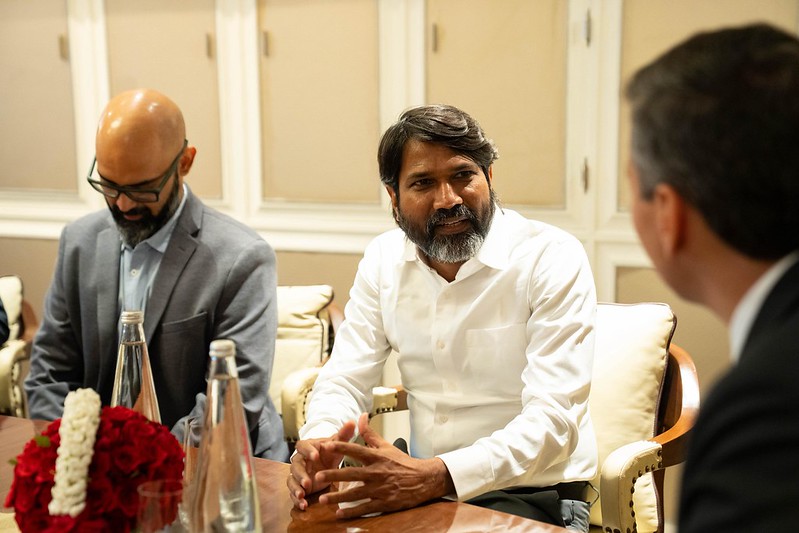 El presidente Santiago Peña compartió con representantes de Zoho Corporation