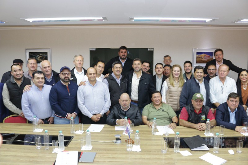 Gobierno Nacional presenta su Plan 1.000 a intendentes de Itapúa