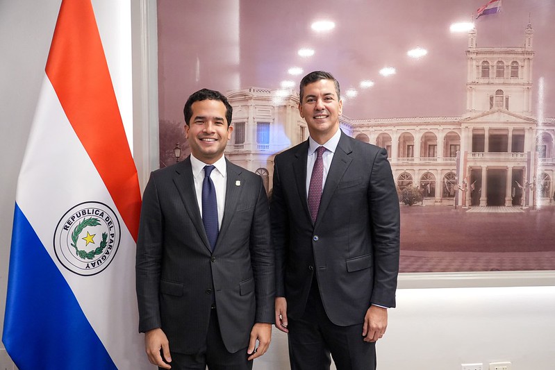Reunión del presidente Santiago Peña con el senador Omar Fernández, del Distrito Nacional de la República Dominicana.
