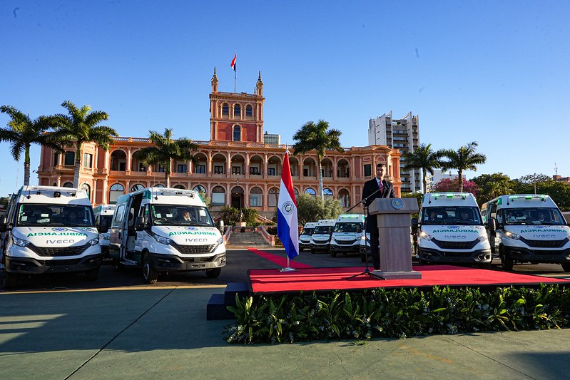 Acto de entrega de ambulancias al Ministerio de Salud Pública y Bienestar Social. Lanzamiento de la Línea de Crisis 155 Fono Ayuda