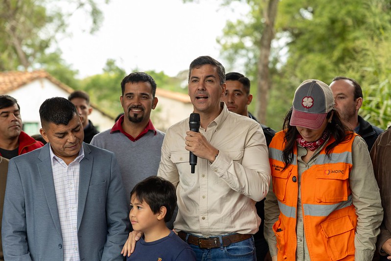 Visita a las obras de rehabilitación y pavimentación de tramos camineros en el Departamento Central (Plan Central 2) Lote 2 – Areguá