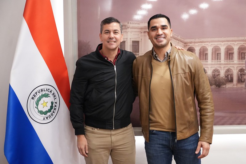 Reunión del presidente Santiago Peña con el presidente de la ESSAP, Luis Fernando Bernal