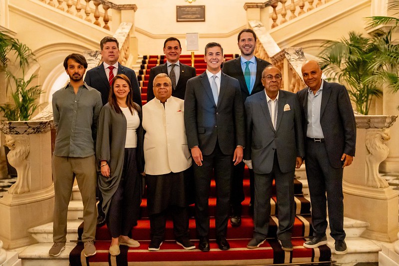 Reunión del presidente Santiago Peña y el Grupo Hinduja