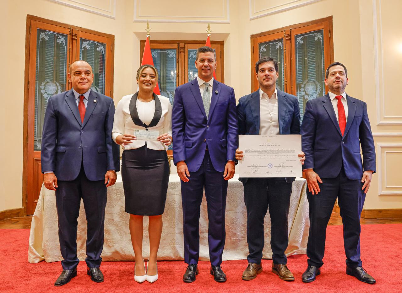 Presidente Peña destaca labor científica: “Hacer investigación en Paraguay, es hacer patria”