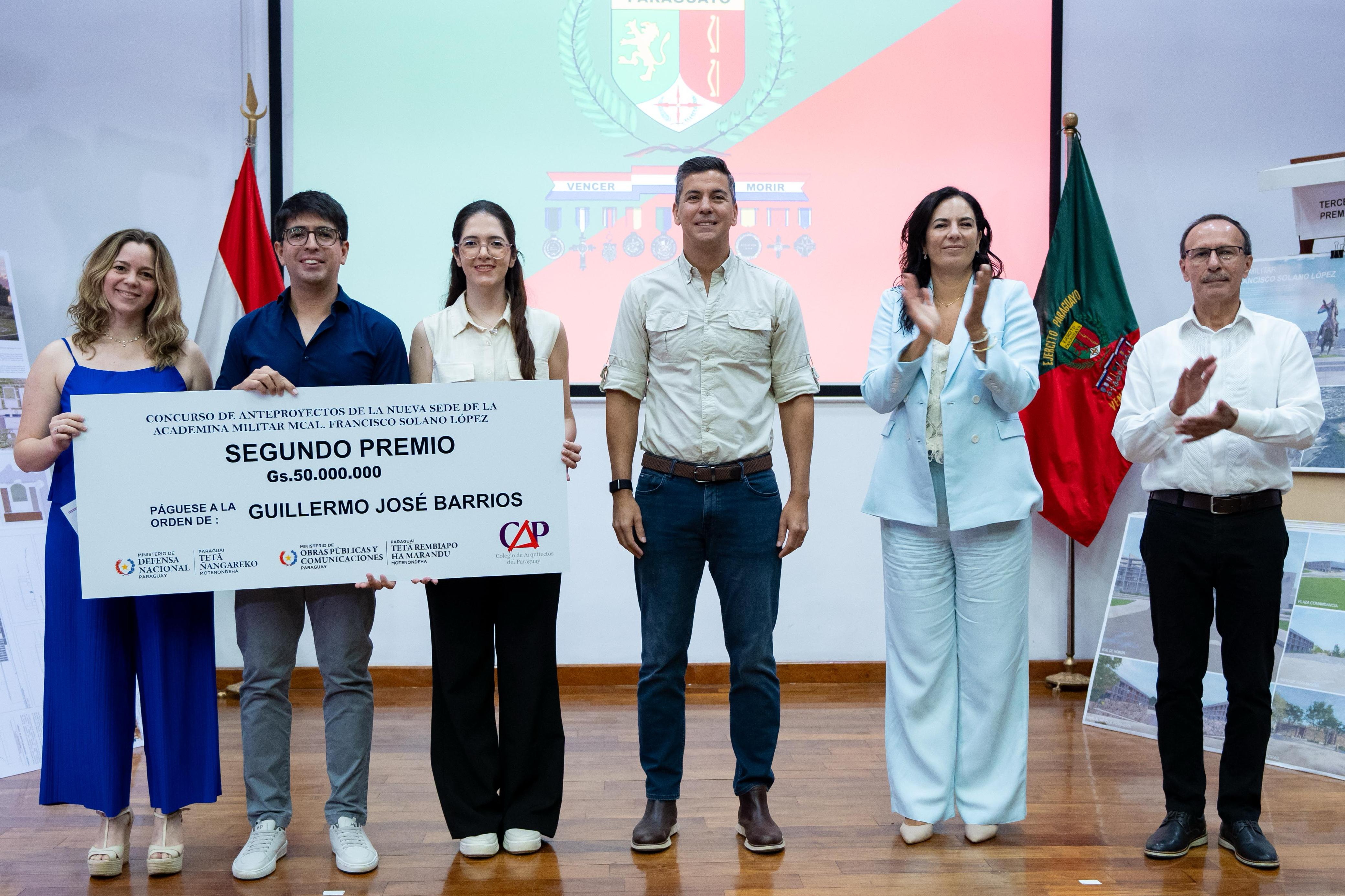 Presidente Peña reconoce a los arquitectos del anteproyecto de la nueva sede de la ACADEMIL