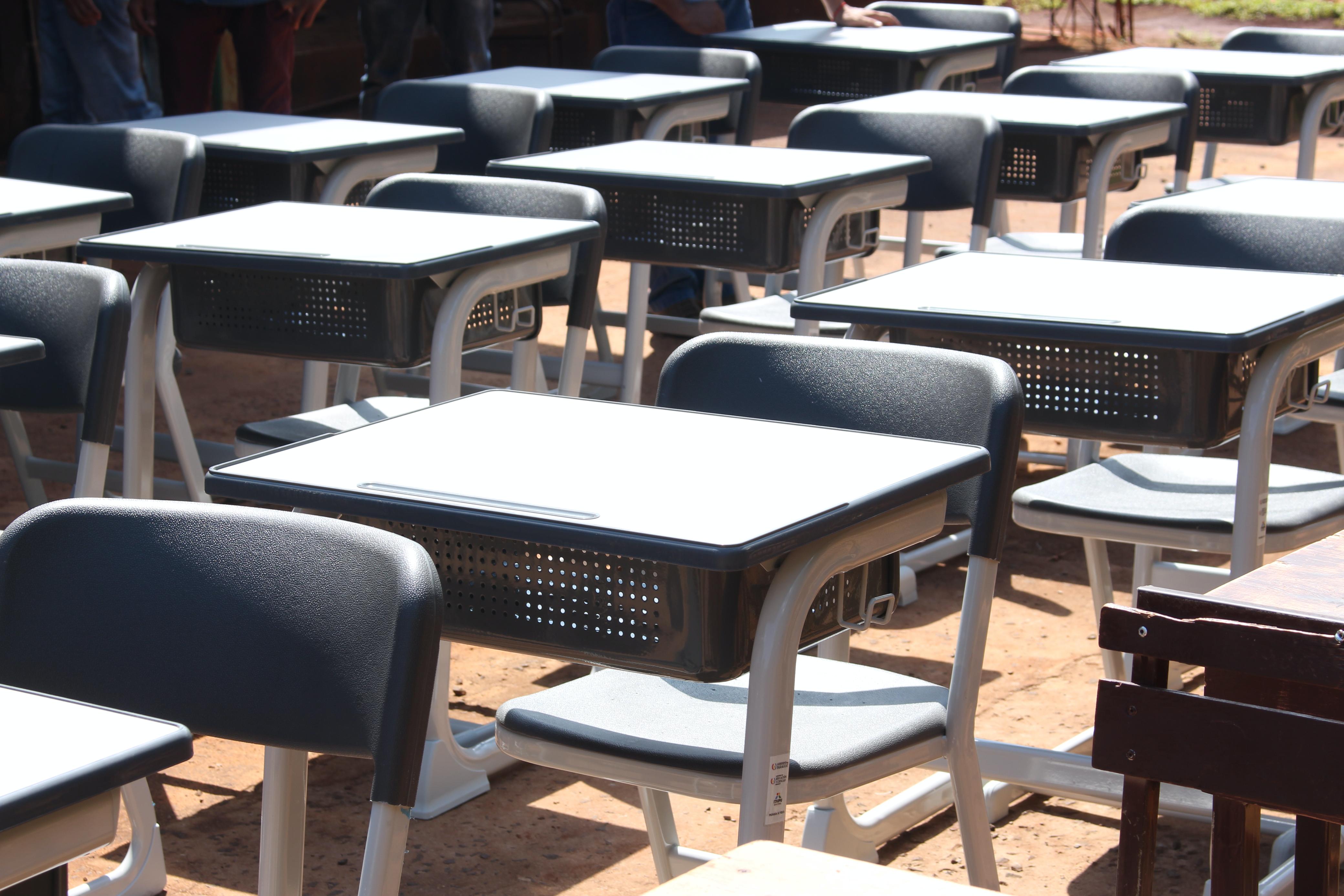 Gobierno del Paraguay inicia entrega de 330.000 mobiliarios escolares nuevos para escuelas en distritos priorizados