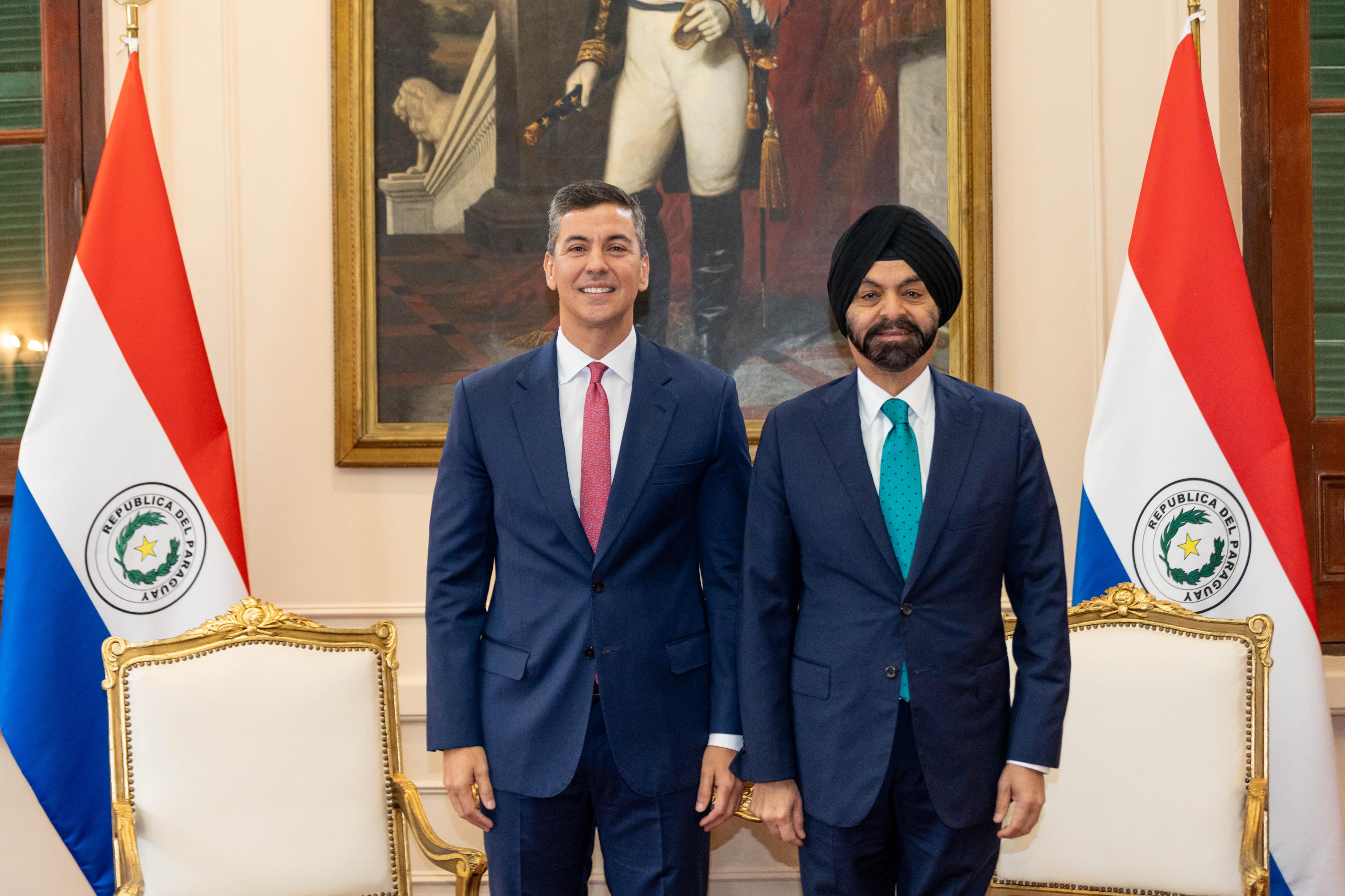 El presidente Santiago Peña recibe a Ajay Banga, presidente del Grupo Banco Mundial, y anuncia financiamiento histórico para Paraguay El presidente Santiago Peña recibe a Ajay Banga, presidente del Grupo Banco Mundial, y anuncia financiamiento histórico para Paraguay