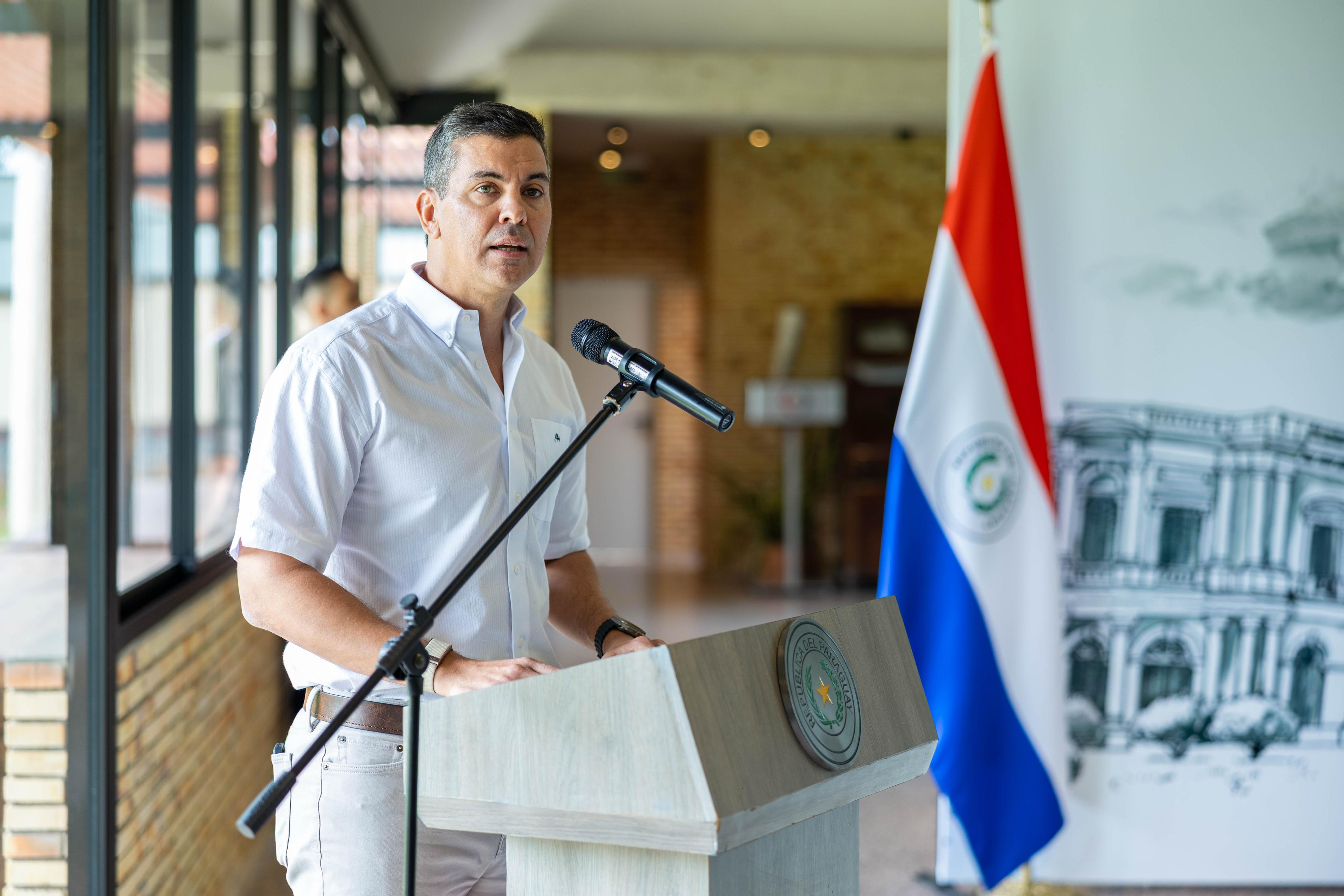 El presidente Santiago Peña lideró la incorporación de 135 nuevos jóvenes aprendices del Programa de Formación Profesional Dual impulsado por la ANDE El presidente Santiago Peña lideró la incorporación de 135 nuevos jóvenes aprendices del Programa de Formación Profesional Dual impulsado por la ANDE