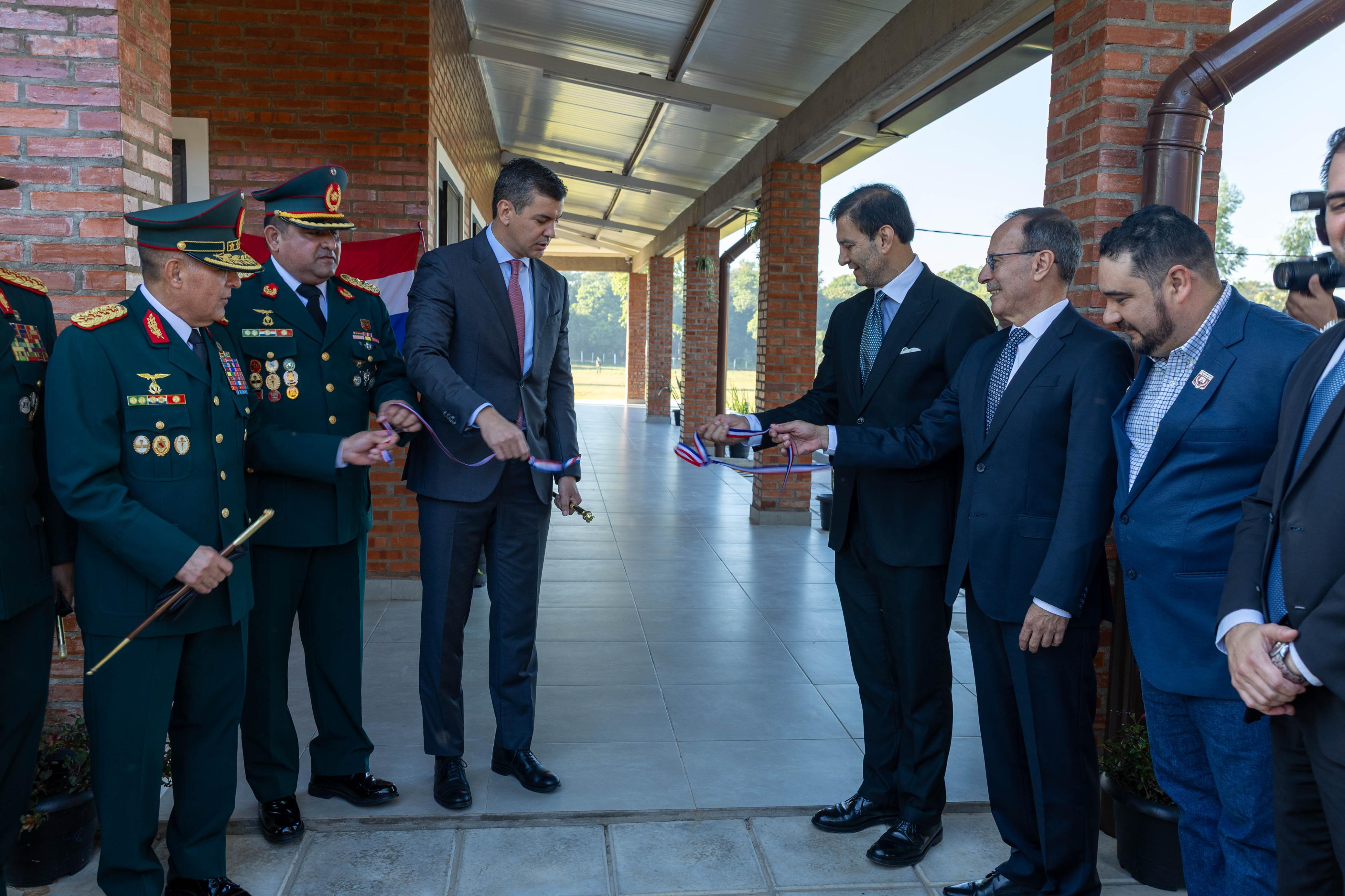 Presidente Peña encabezó inauguración de mejoras en el Liceo Militar «Acosta Ñu»