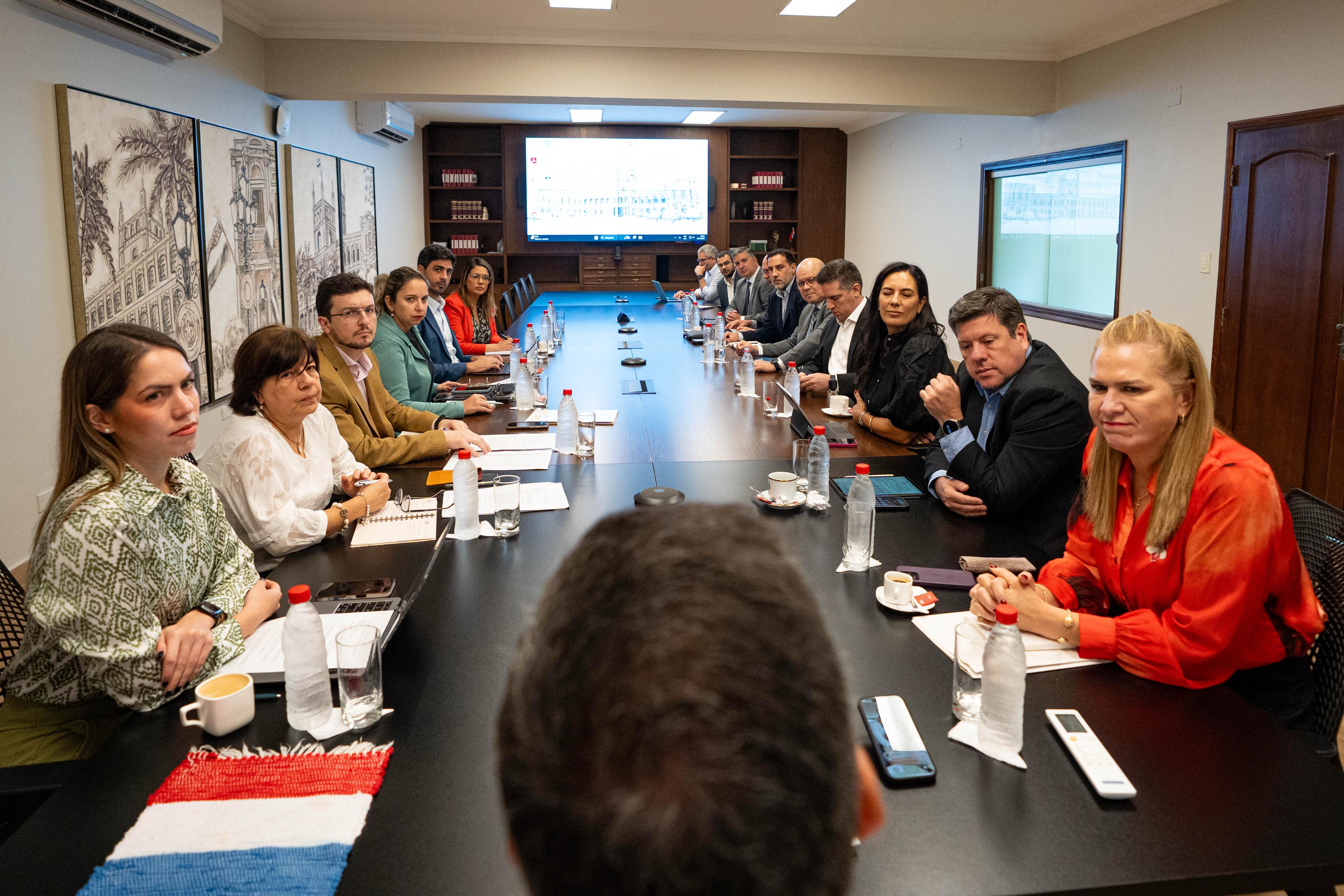 Gobierno impulsa mejoras en salud con nuevos equipos y obras clave en zonas vulnerables