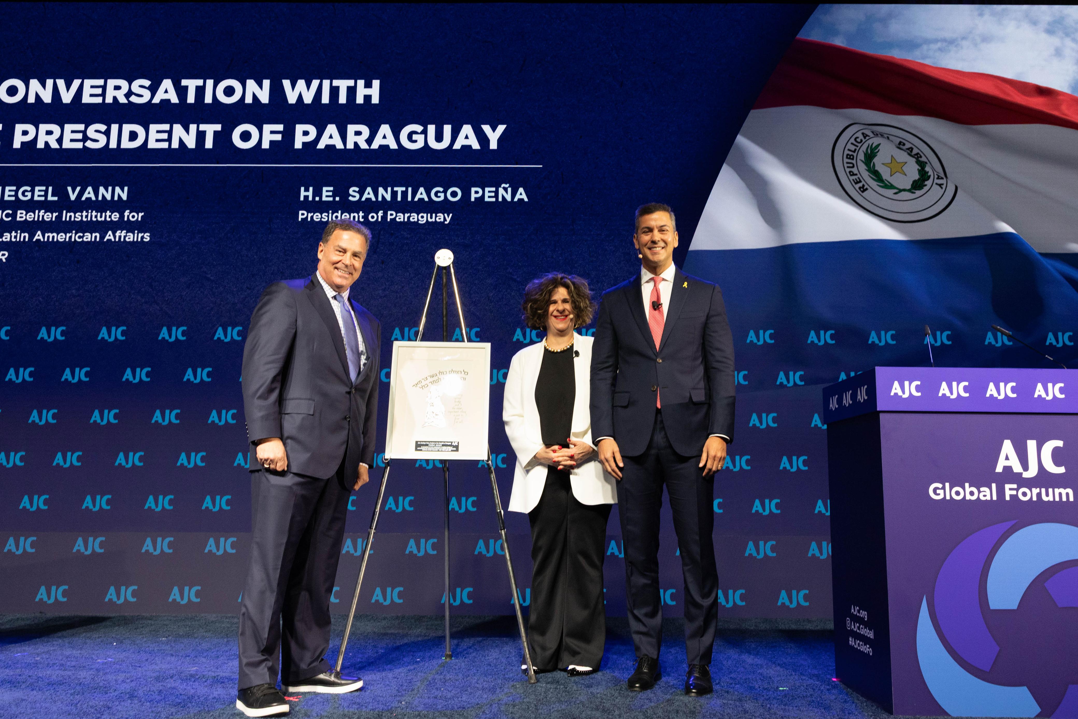 Reconocen el liderazgo y la visión global del presidente Santiago Peña en Nueva York
