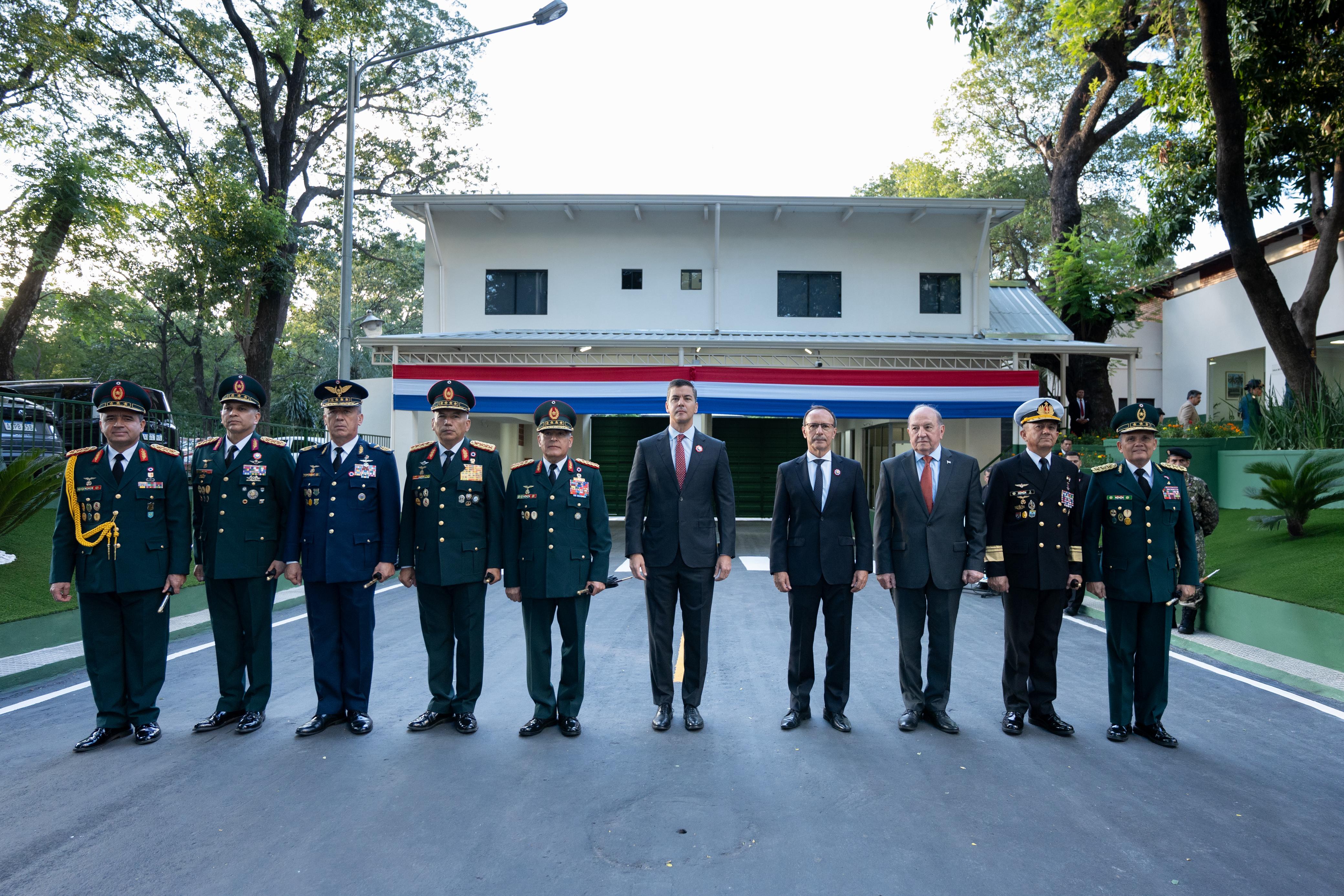 El presidente Santiago Peña inaugura obras de modernización en el Comando de las Fuerzas Militares