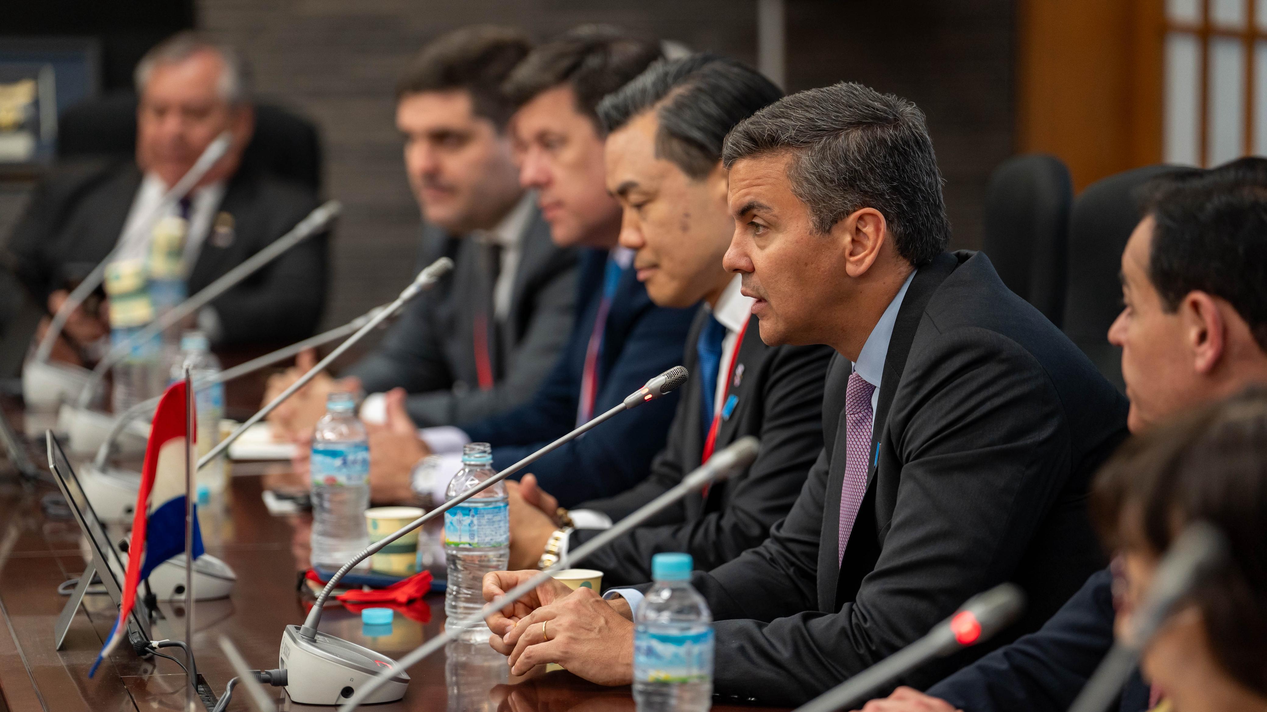 Presidente Peña agradece a JICA por su cooperación con Paraguay y distingue a funcionarios japoneses por su labor en el país
