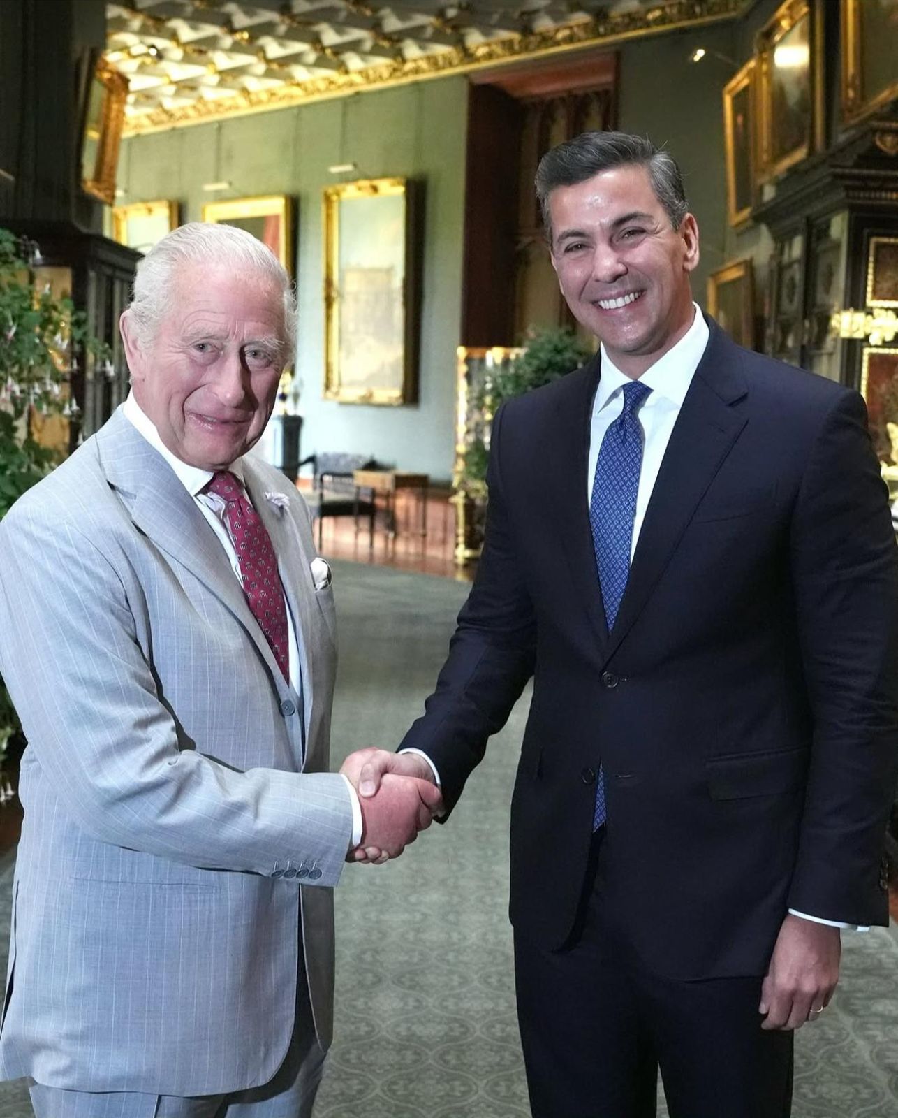Presidente Santiago Peña se reúne con el rey Carlos III y Paraguay y Reino Unido fortalecen relaciones bilaterales.