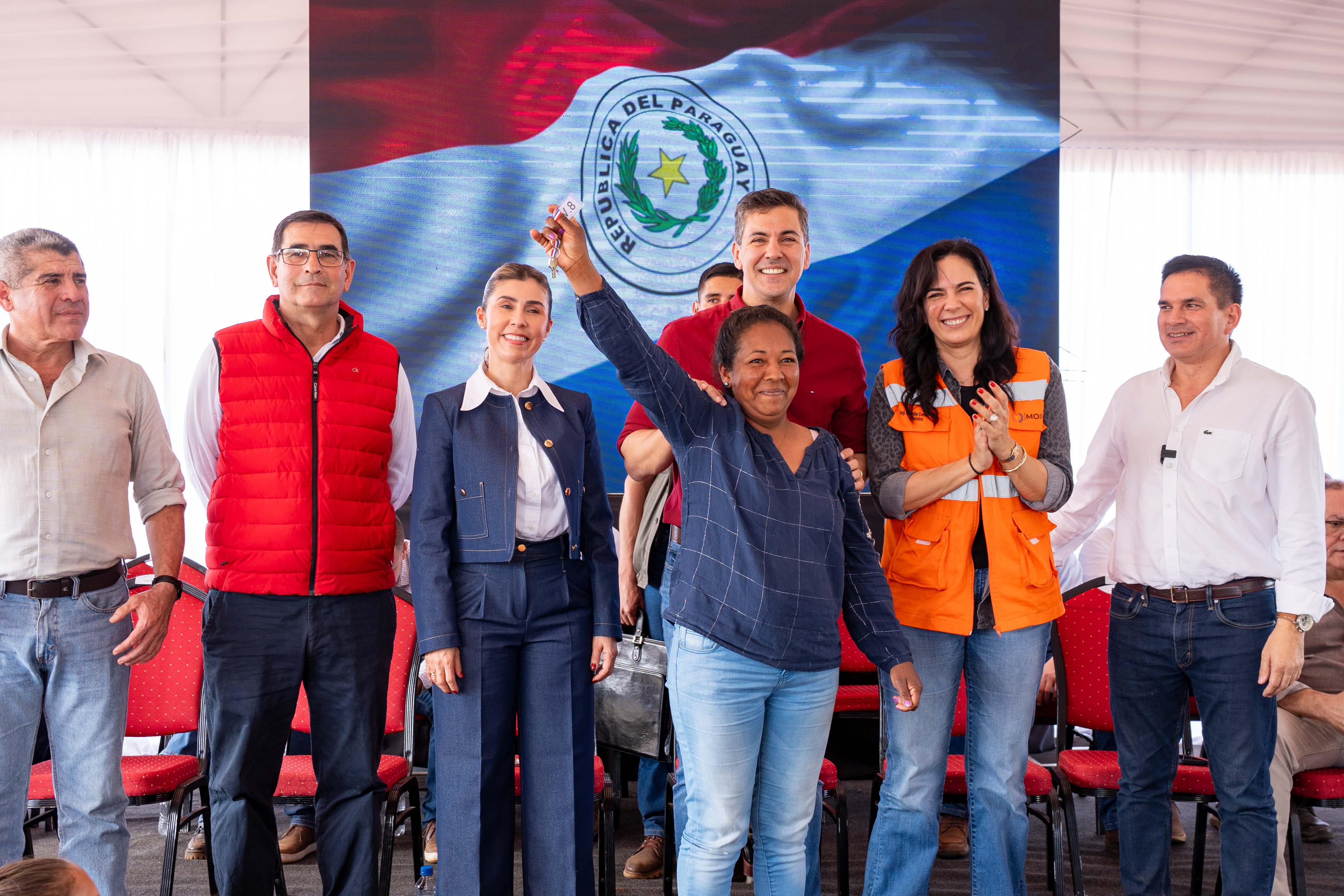 Presidente Peña entrega 64 viviendas dignas a familias del Departamento de Paraguarí