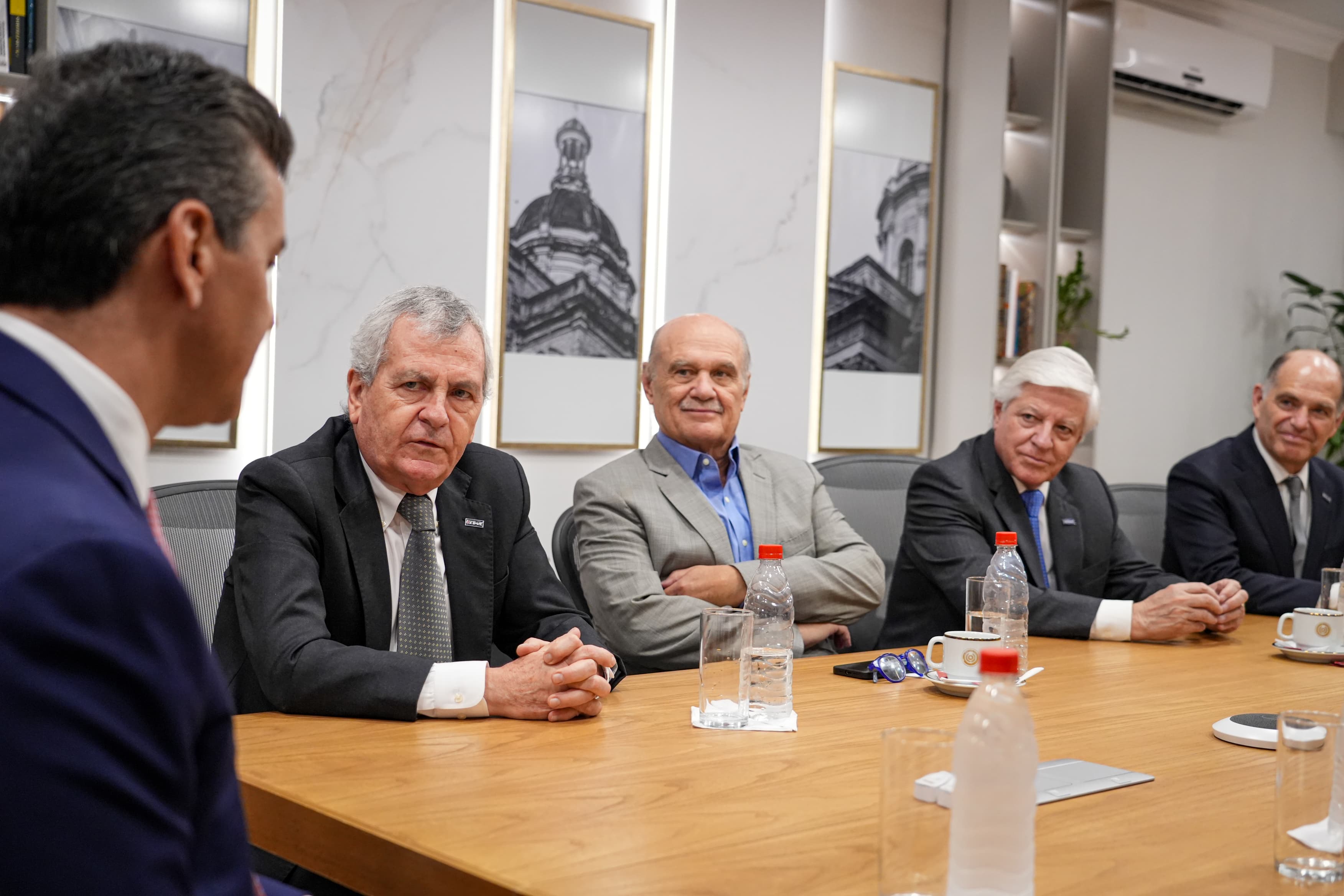 Presidente Peña impulsa oportunidades de inversión en Paraguay tras reunión con el presidente de la Cámara de la Construcción de Chile
