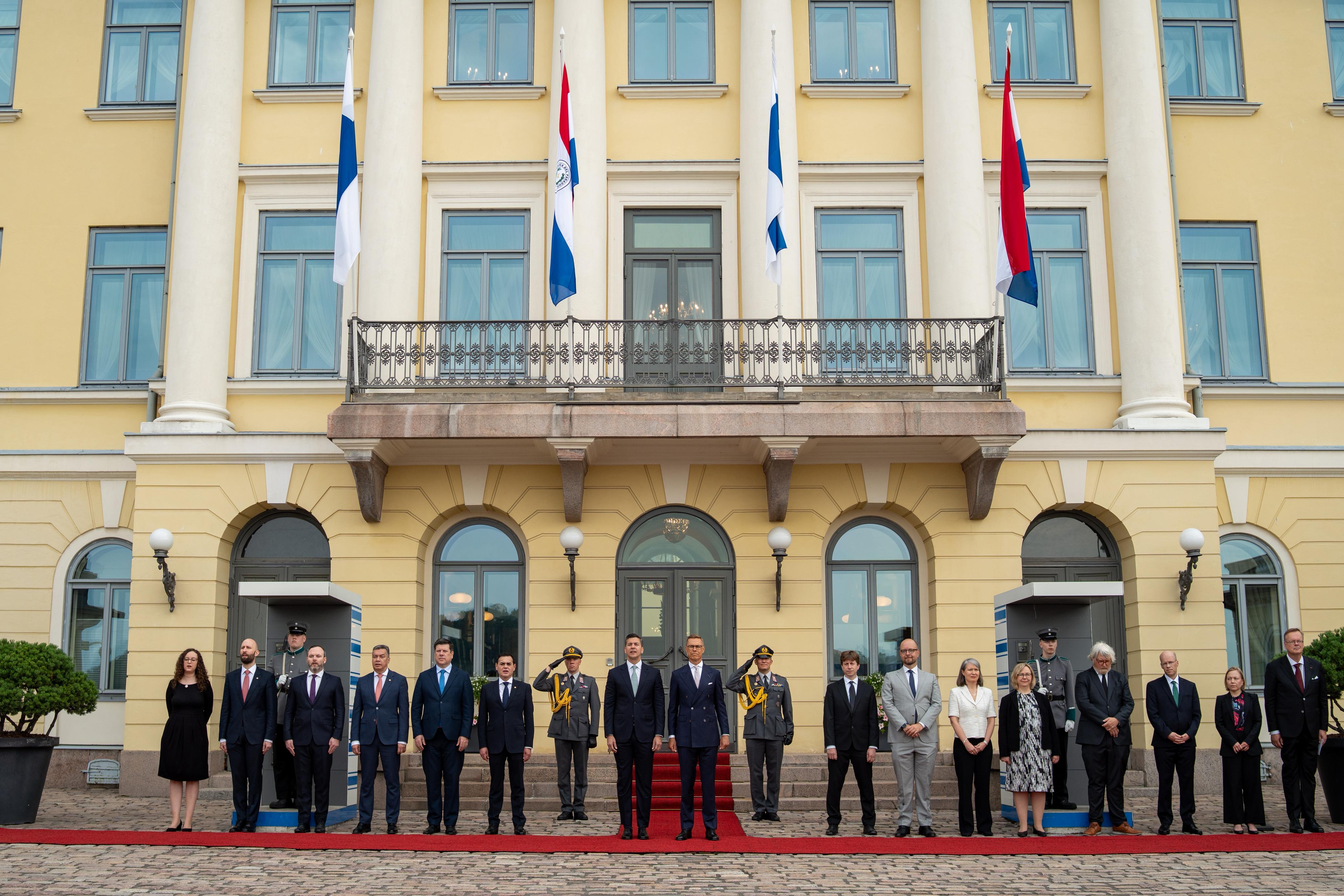 Presidente Santiago Peña fortalece vínculos con Finlandia para atraer inversiones en energía, industria y desarrollo forestal