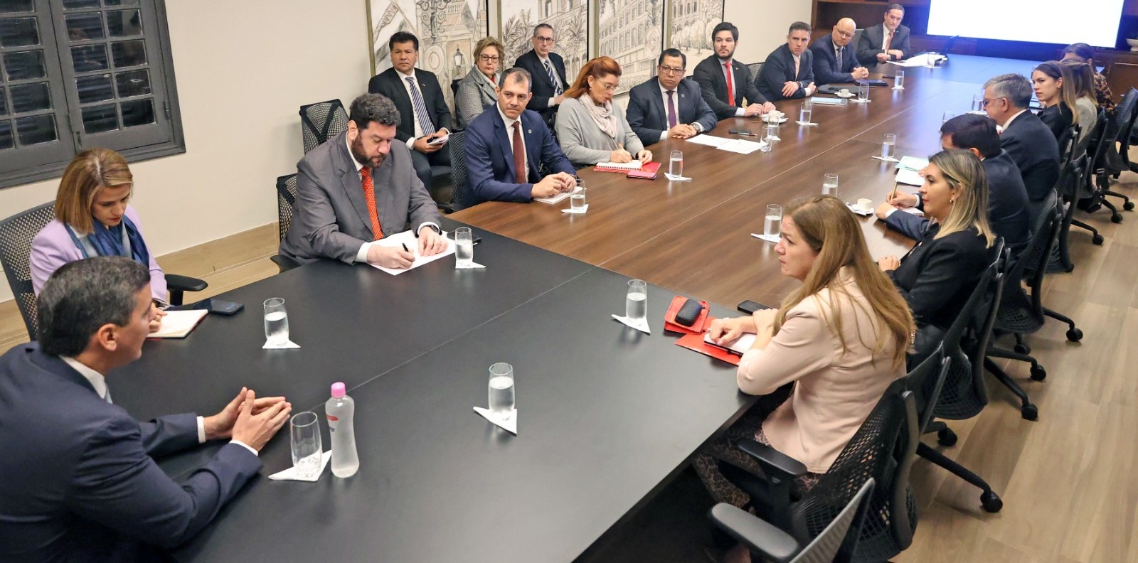 Gobierno coordina acciones para asistir a familias vulnerables