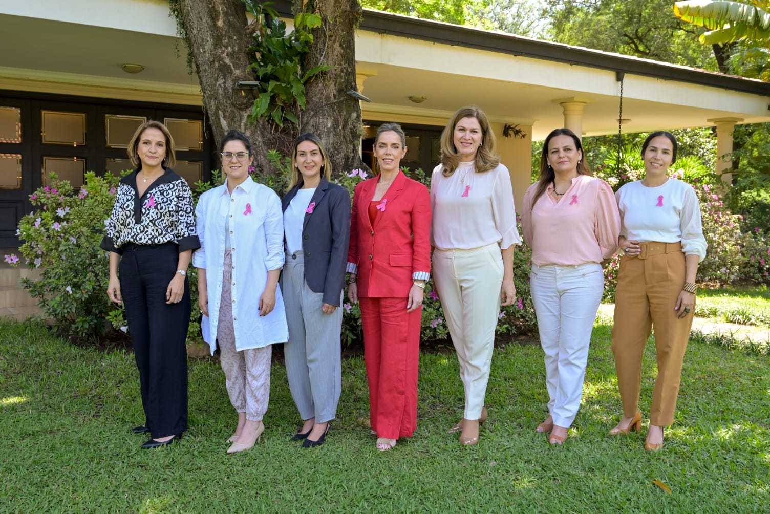 Primera Dama lanza campaña de lucha contra el Cáncer de Mamas