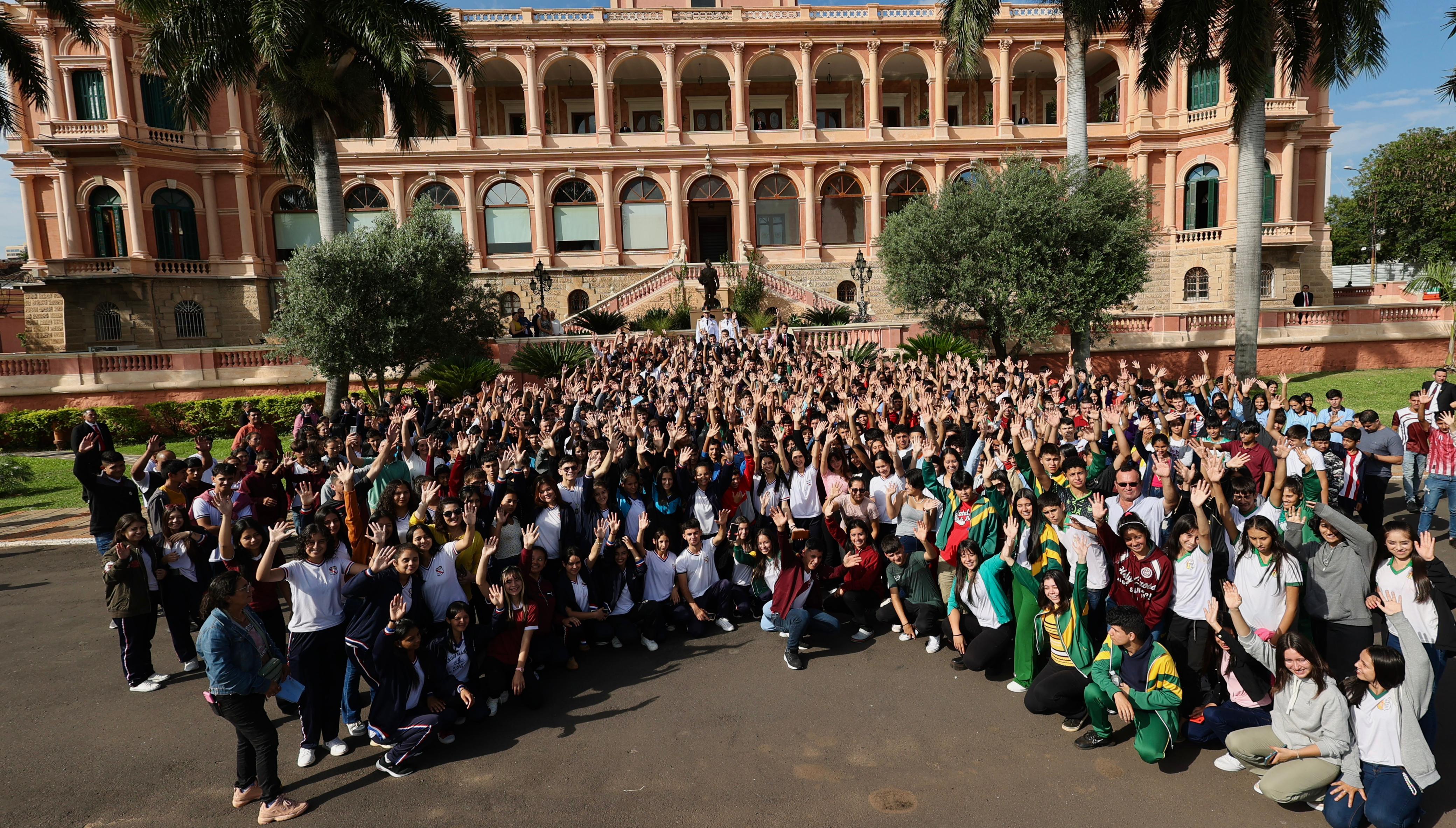 Presidente recibió en el Palacio de López a jóvenes de Choré