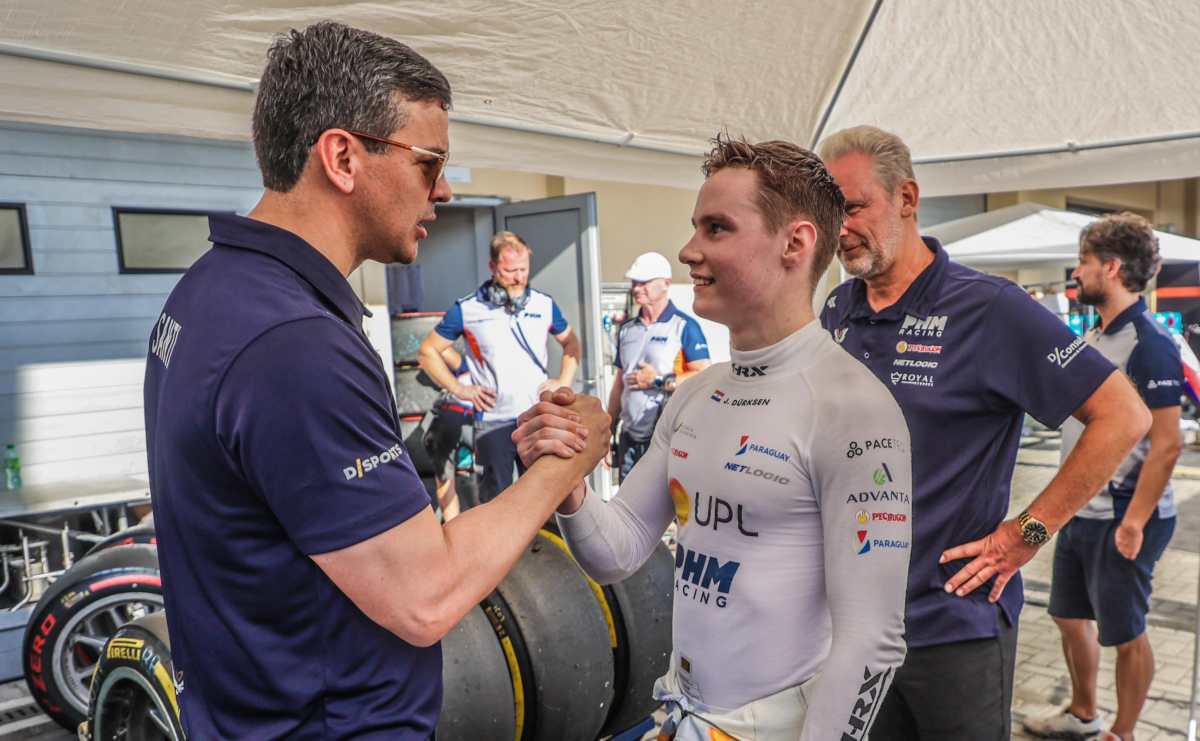Presidente Peña acompañó a Joshua Duerksen, quien correrá en la F2