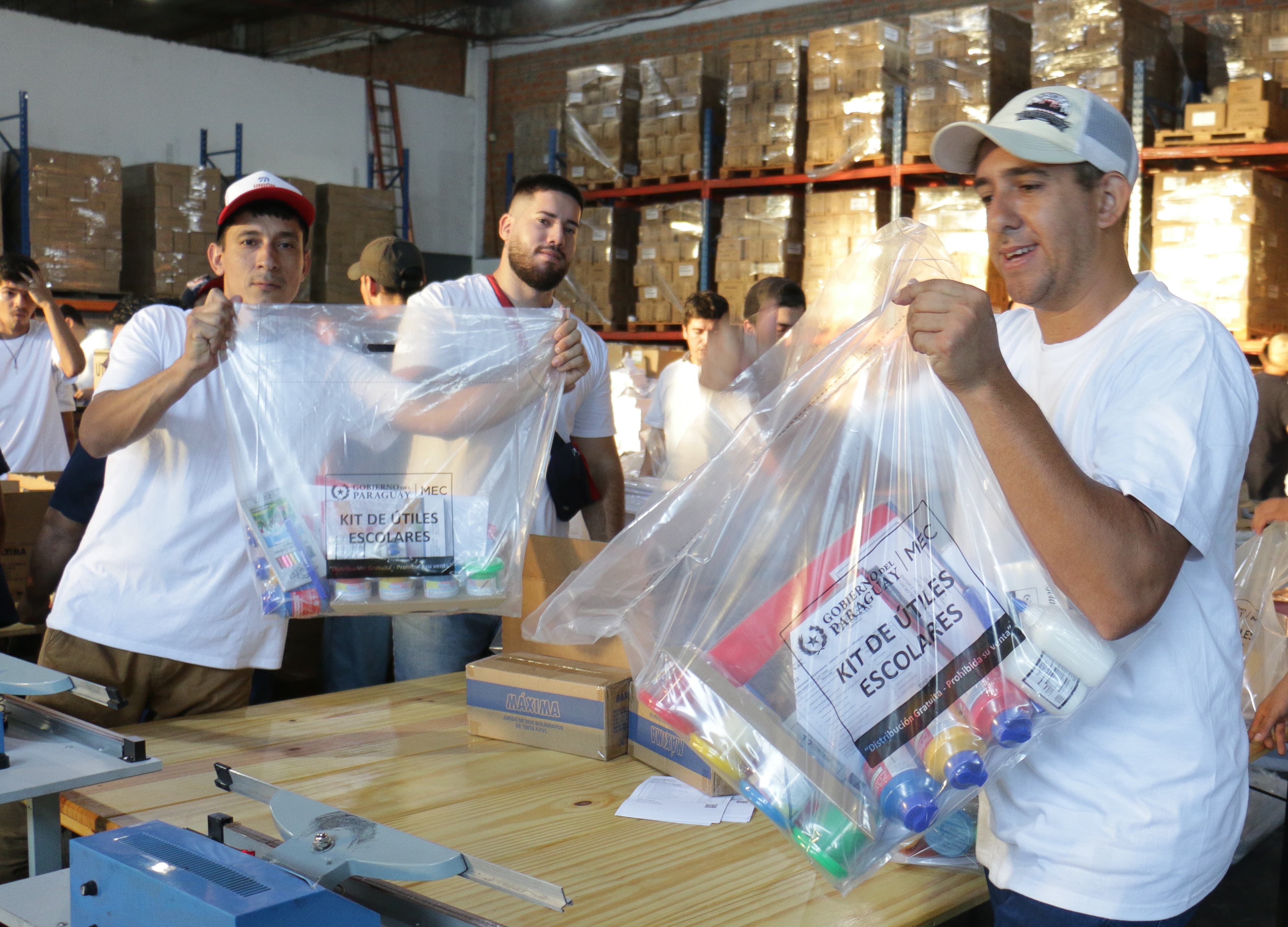 De forma adelantada, Gobierno del Paraguay inicia distribución de kits escolares