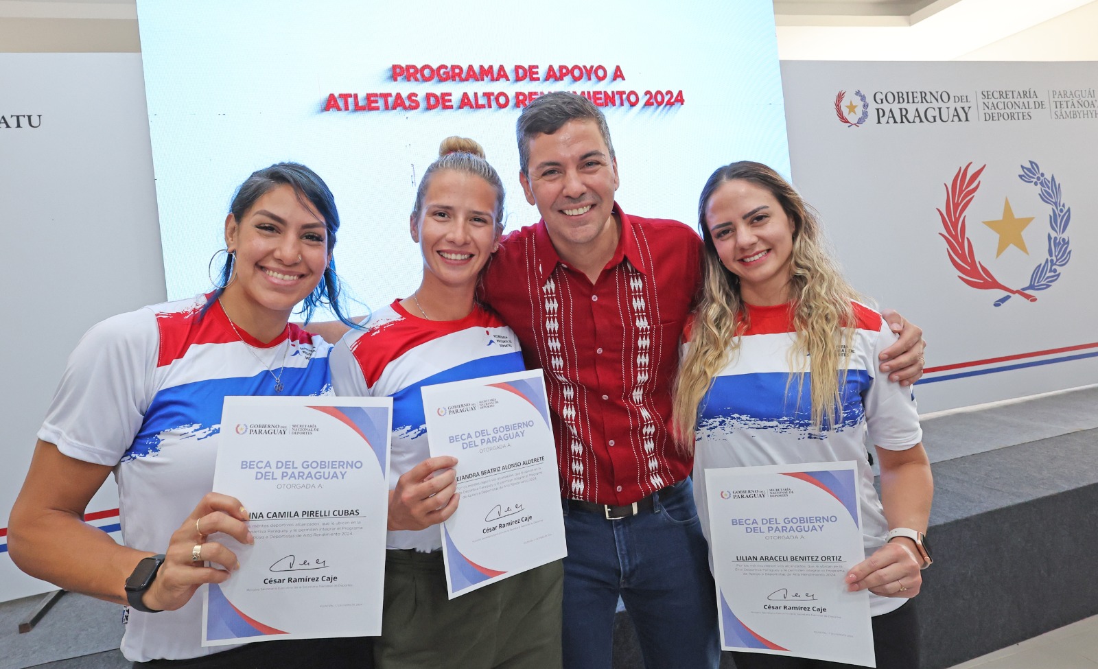 Gobierno otorga becas a atletas que conforman la élite Deportiva 2024