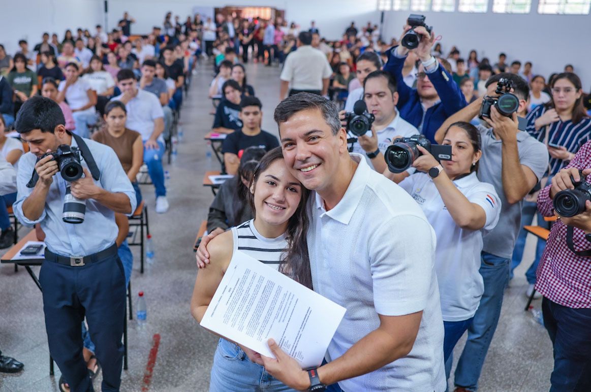 Becas Gobierno del Paraguay: Presidente Peña participó de jornada de evaluación
