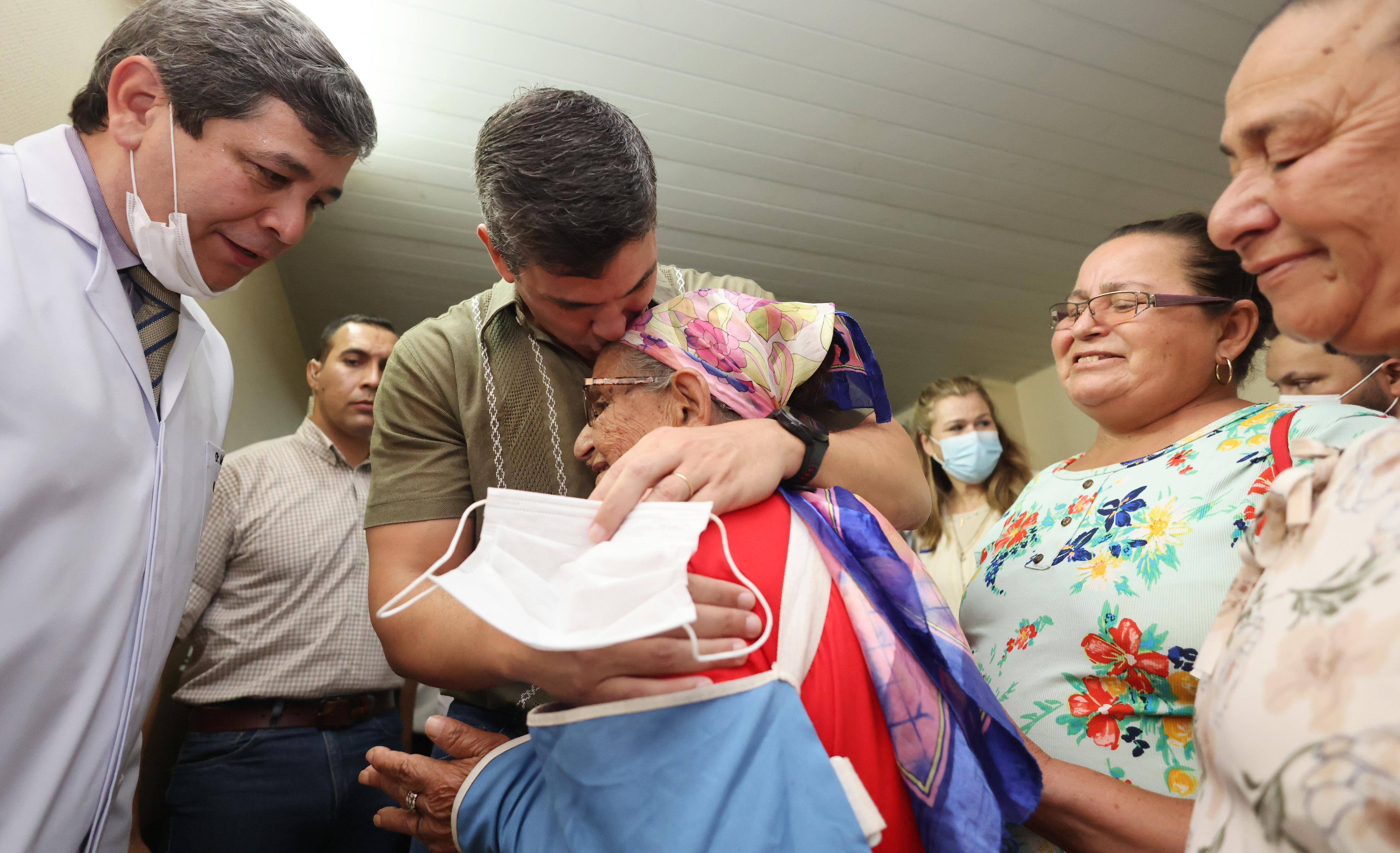Presidente se compromete a cambiar realidad del Hospital de Itauguá