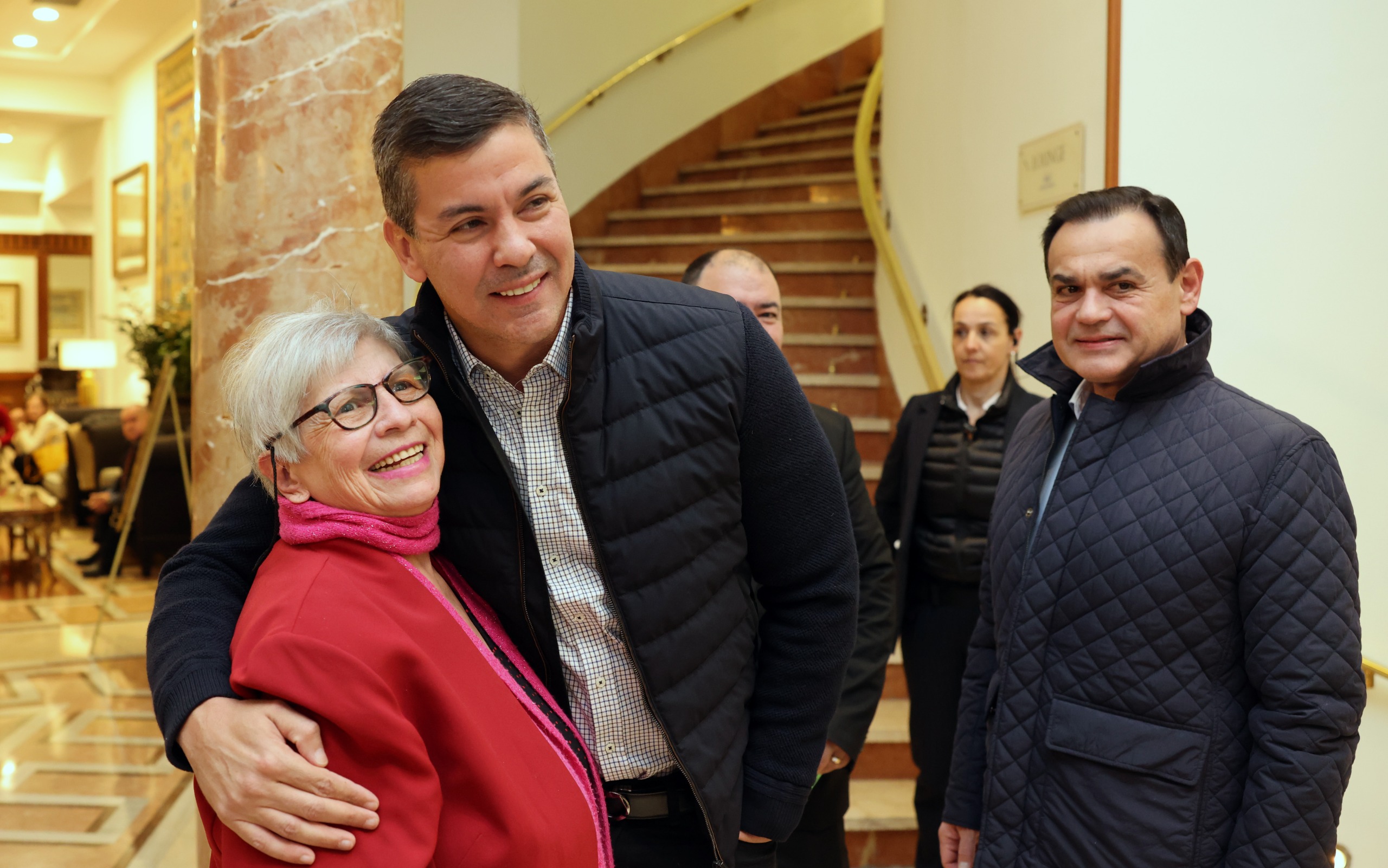 Presidente Peña culmina su gira por España, en encuentro con paraguayos