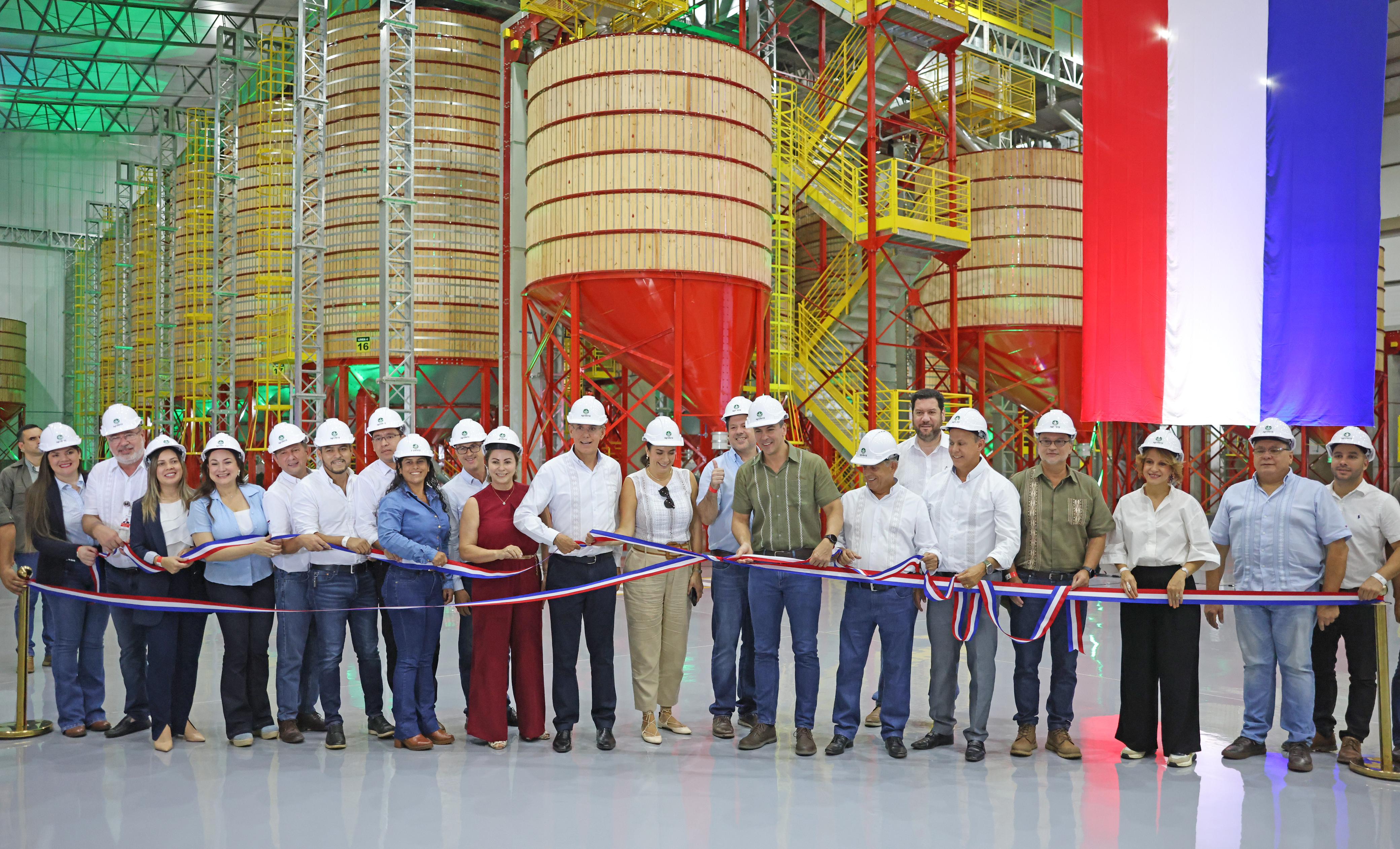 Presidente Peña encabezó inauguración de importante industria semillera