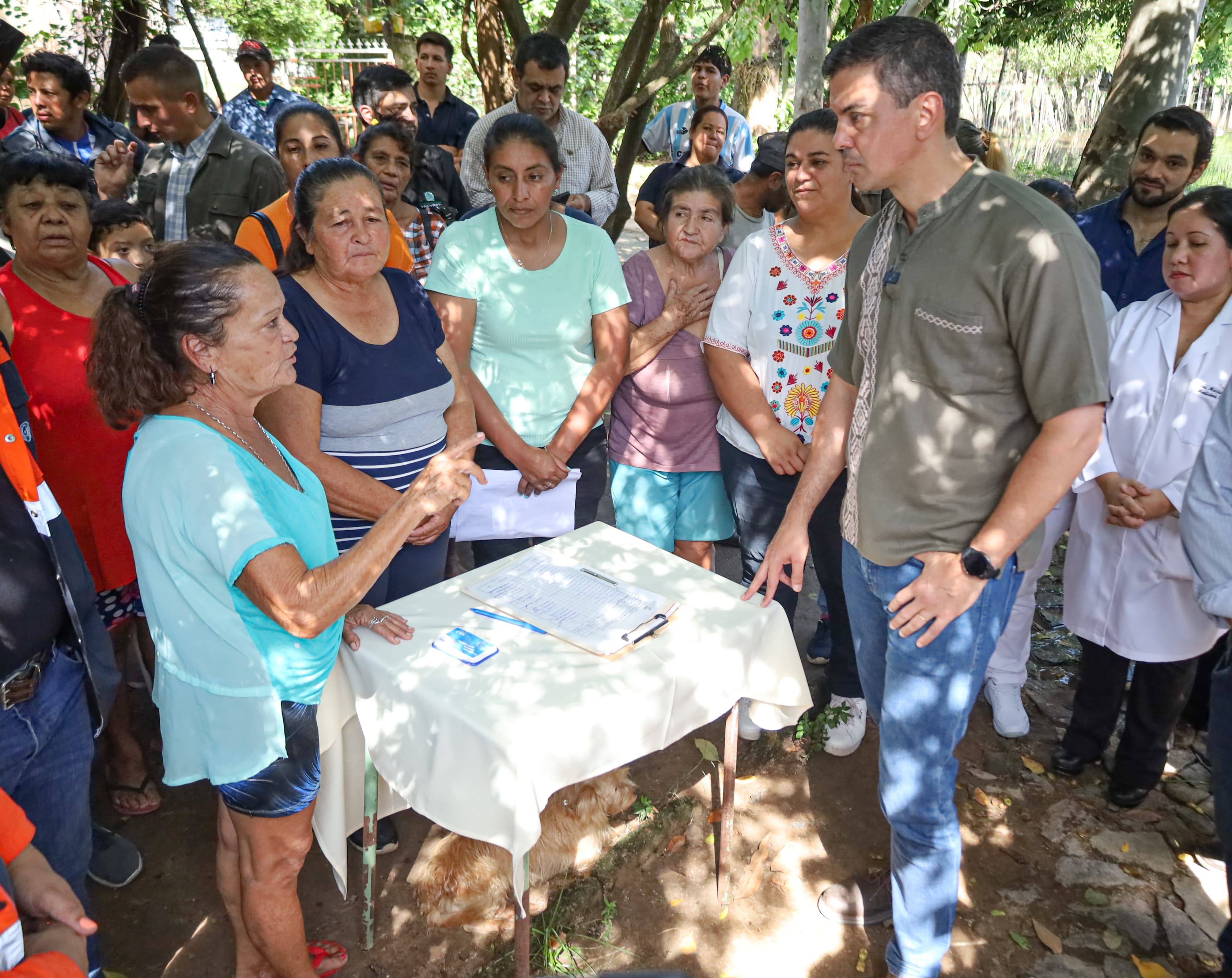 Presidente Peña visitó zona afectada por inundaciones en Villa Florida