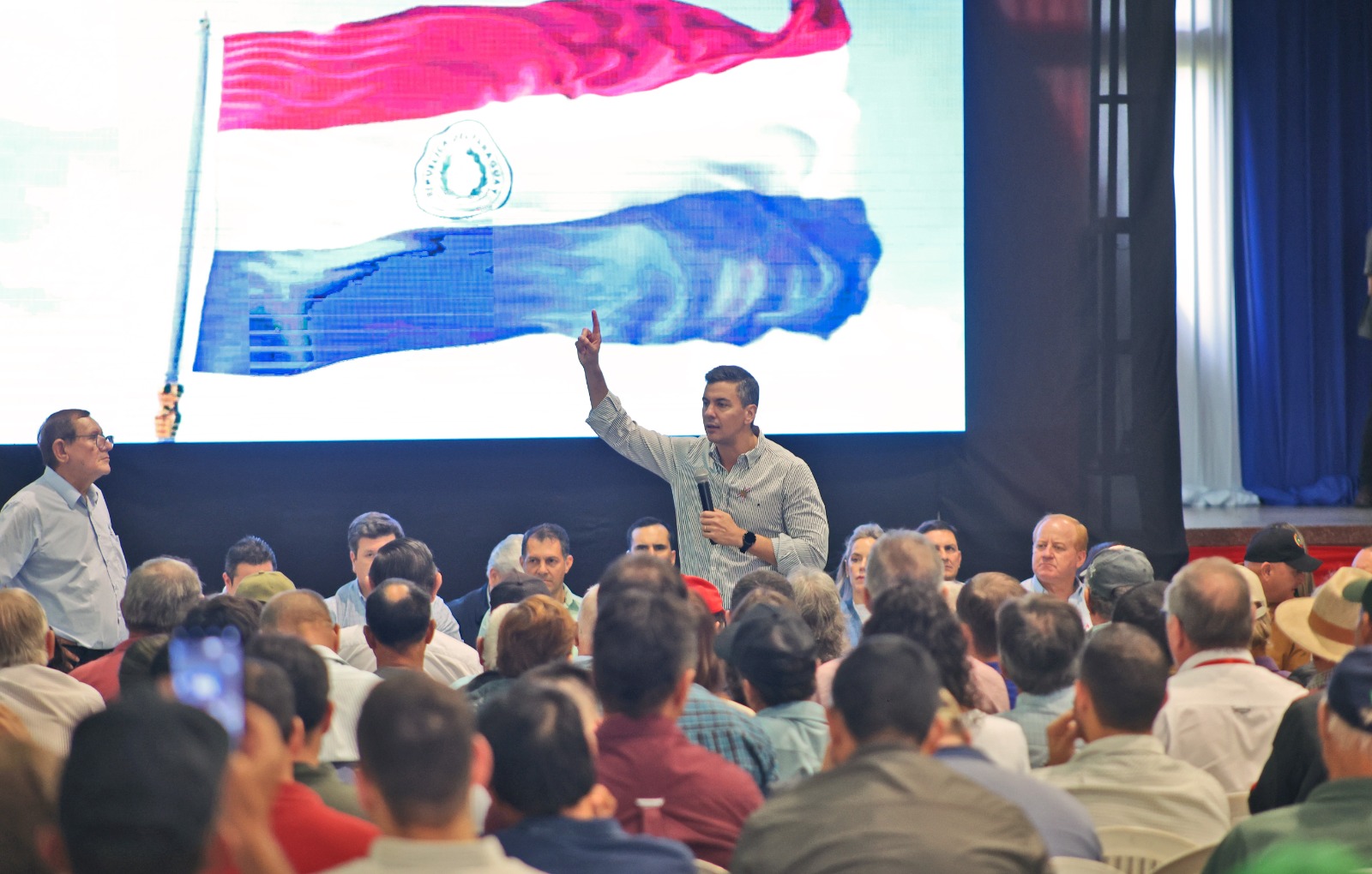 Presidente Peña se compromete a seguir defendiendo al sector productivo