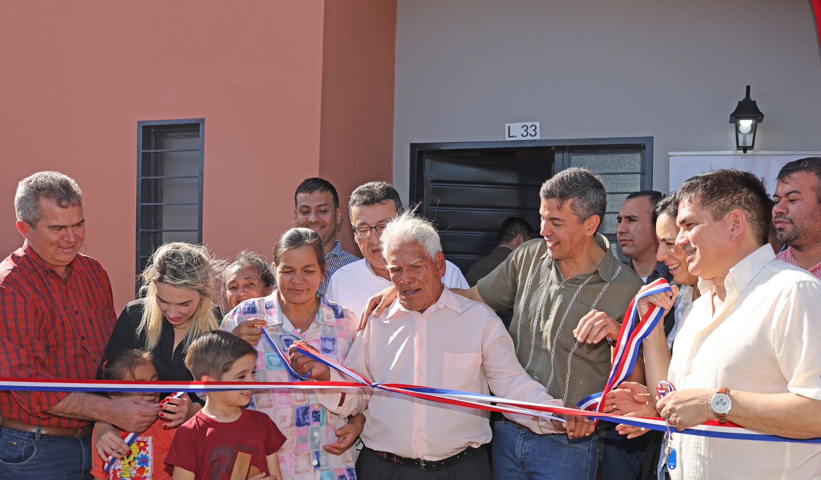 Más de 300 viviendas inauguradas: Gobierno entrega llaves de la casa propia a 124 familias de Santa Rosa del Aguaray Más de 300 viviendas inauguradas: Gobierno entrega llaves de la casa propia a 124 familias de Santa Rosa del Aguaray