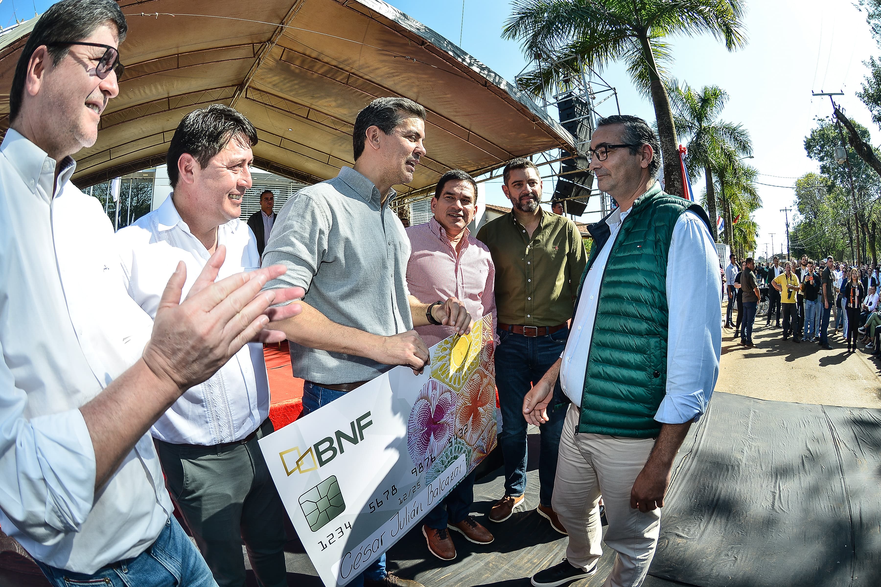 Día de Gobierno en Caazapá: Presidente Santiago Peña entrega viviendas y aportes Día de Gobierno en Caazapá: Presidente Santiago Peña entrega viviendas y aportes