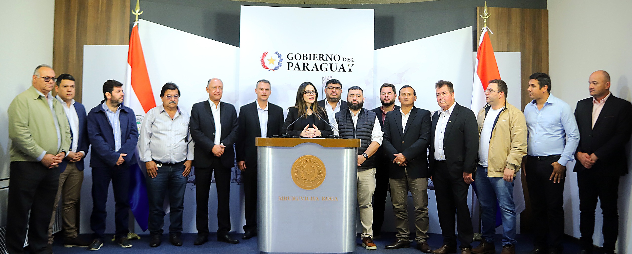 Presidente Peña e intendentes de Canindeyú se reúnen para fortalecer la colaboración municipal y abordar la pobreza