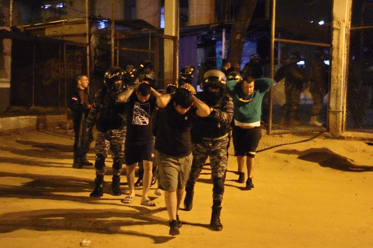 Trasladan a 22 personas privadas de libertad para debilitar clanes criminales y fortalecer la seguridad.