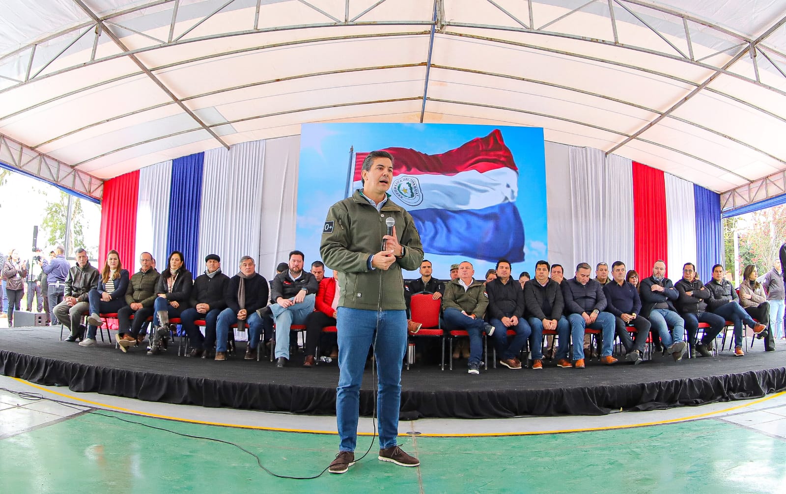 Presidente Peña hizo entrega de aportes e inauguró obras en Ñeembucú.