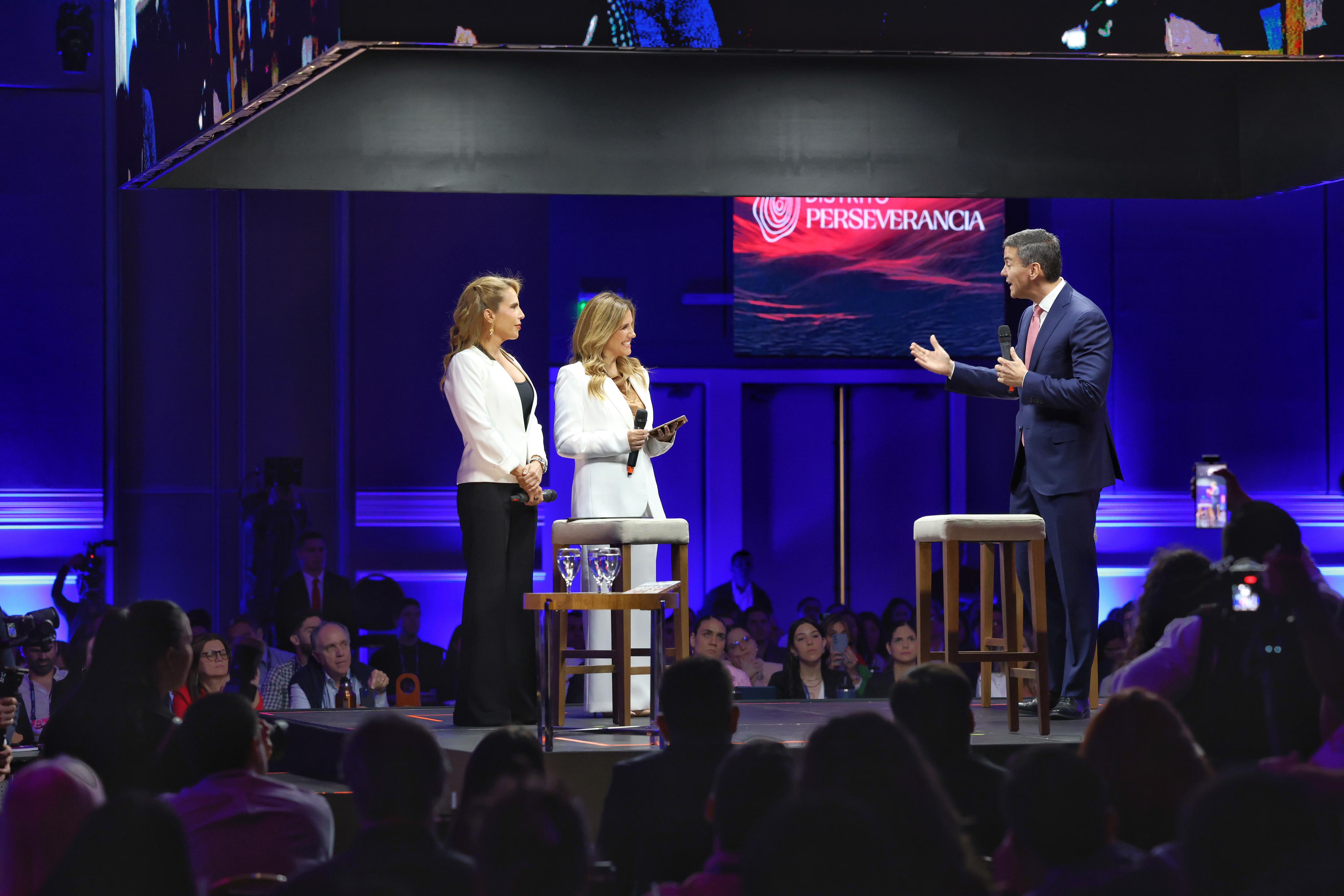 Presidente Peña ofreció charla magistral en la 21ª edición de la Expo Negocios Presidente Peña ofreció charla magistral en la 21ª edición de la Expo Negocios