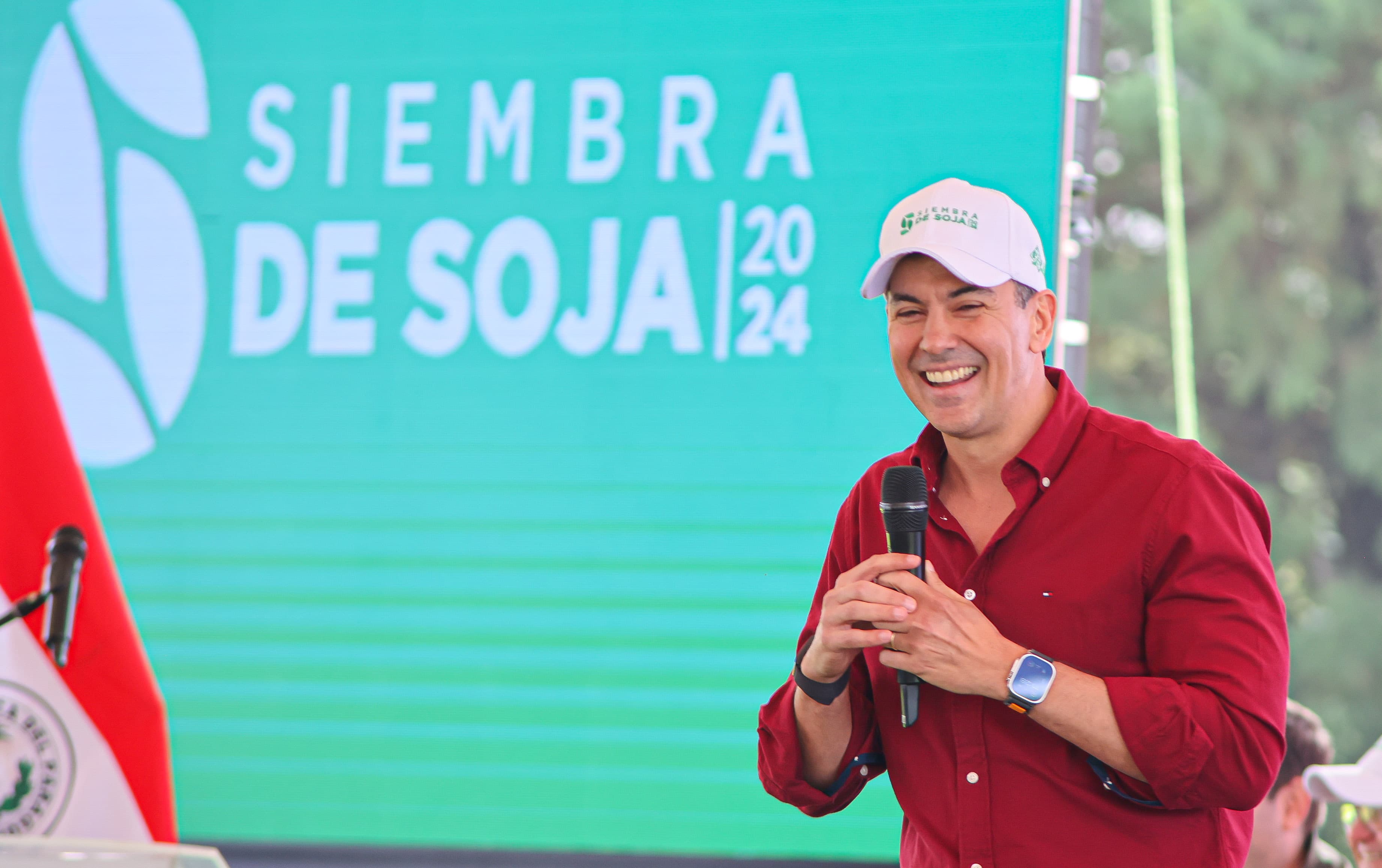 Presidente Peña encabezó inicio de siembra de soja en Itapúa Presidente Peña encabezó inicio de siembra de soja en Itapúa