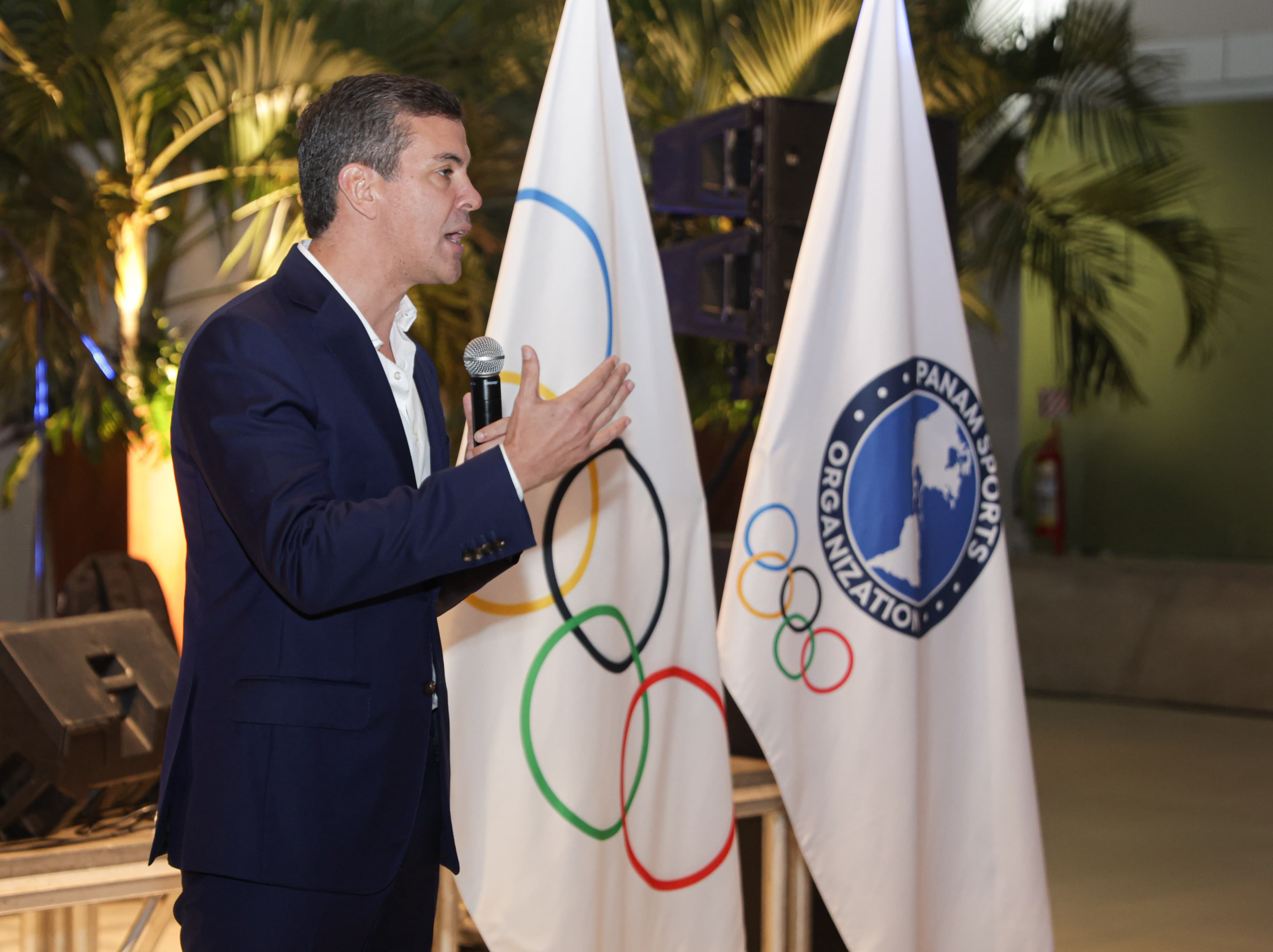 Presidente Peña reafirma compromiso con el deporte en reunión con dirigentes deportivos