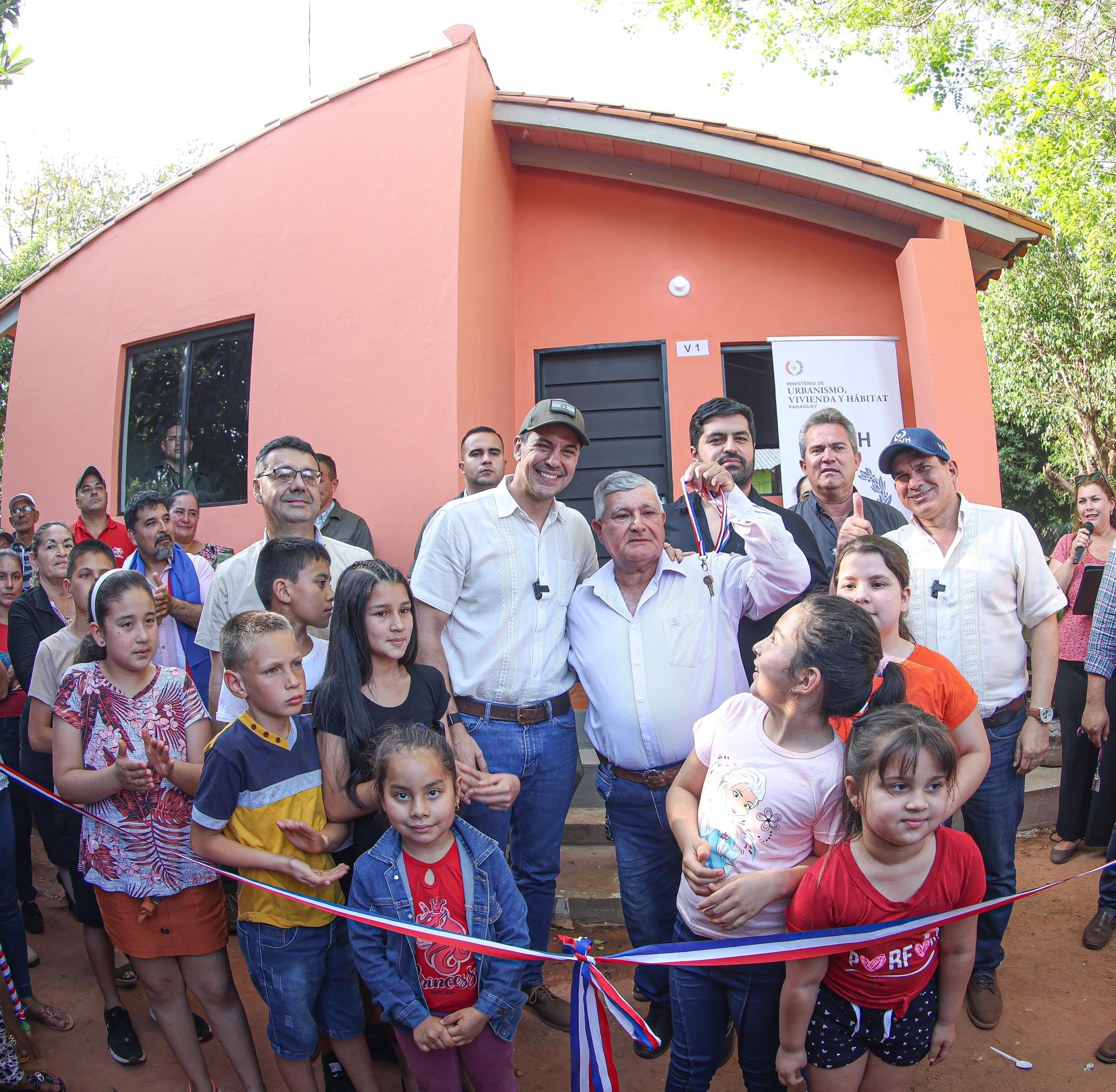 Gobierno del Paraguay entregó viviendas sociales en San Pedro