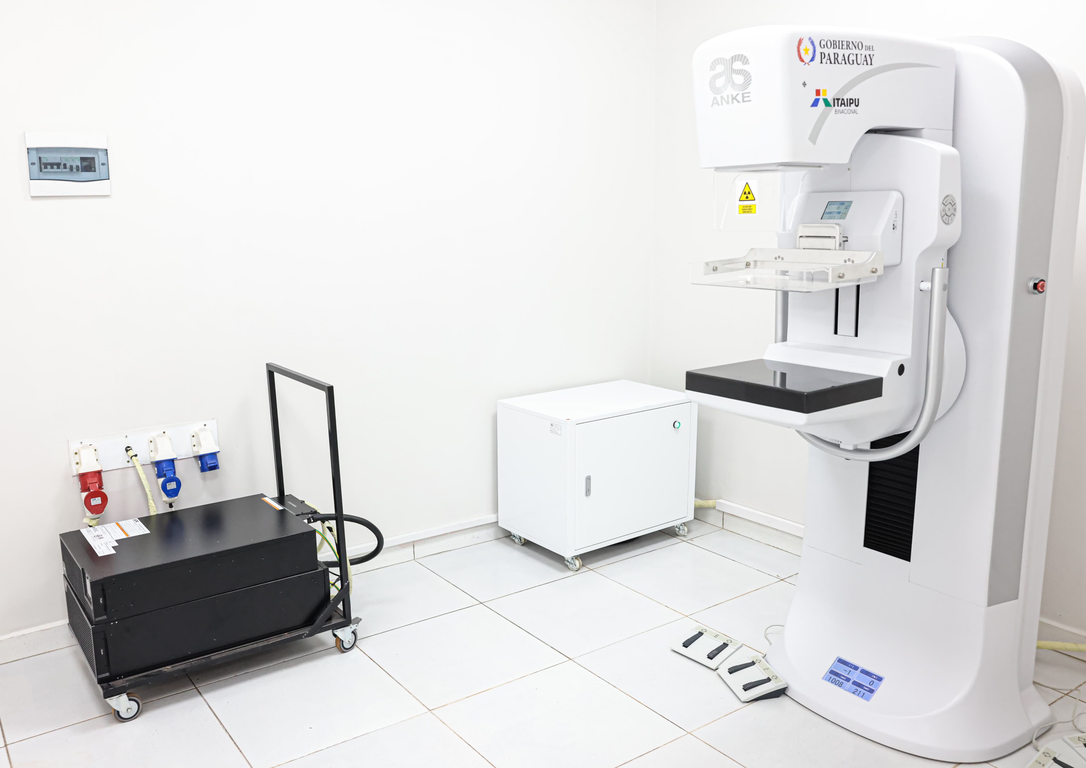 Presidente Peña inaugura nueva sala de mamografía en Santa Rita